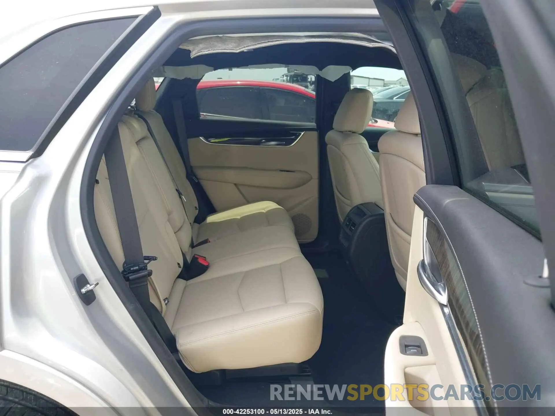 8 Photograph of a damaged car 1GYKNARS1KZ235391 CADILLAC XT5 2019