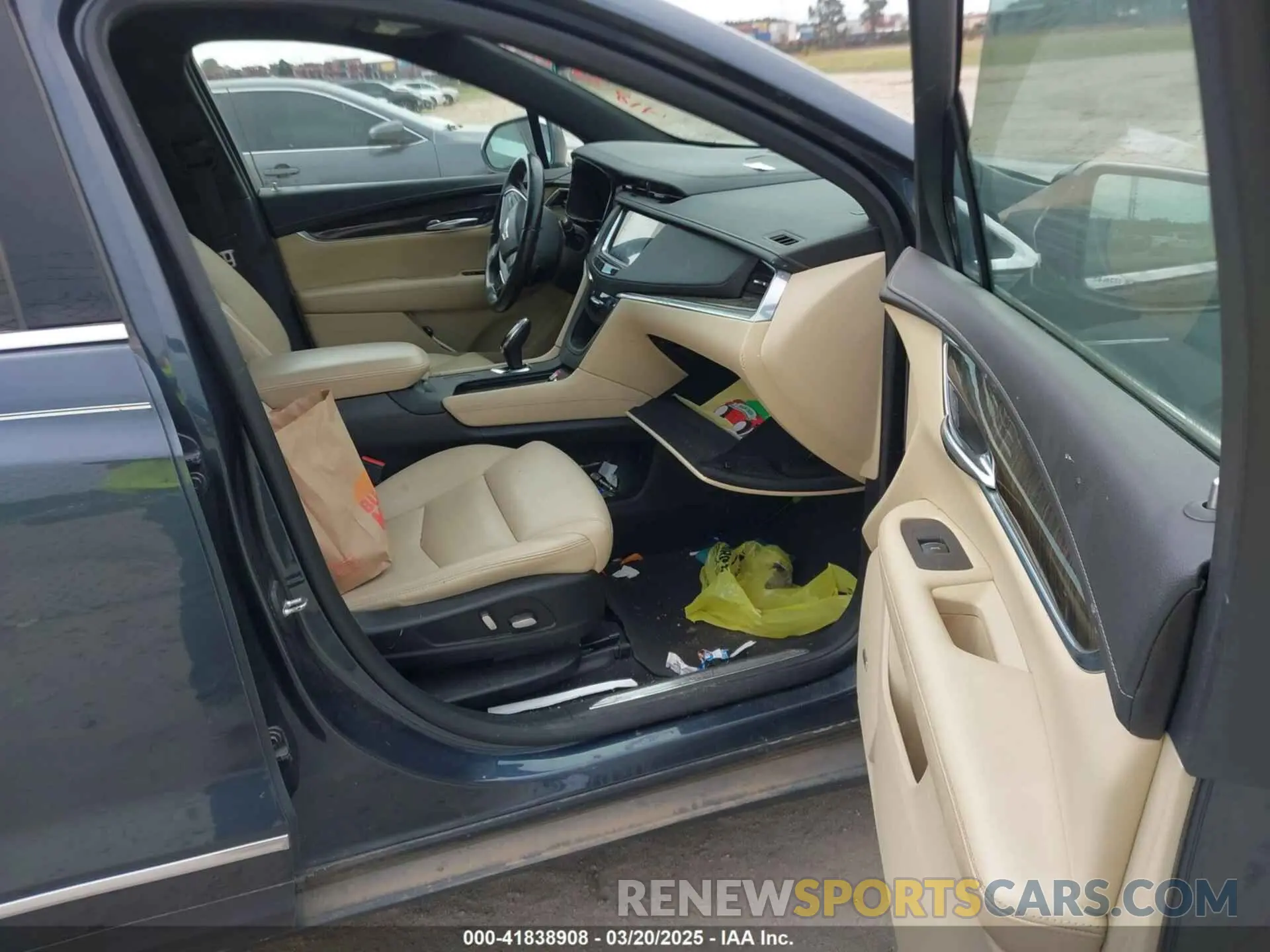 5 Photograph of a damaged car 1GYKNARS5KZ220991 CADILLAC XT5 2019