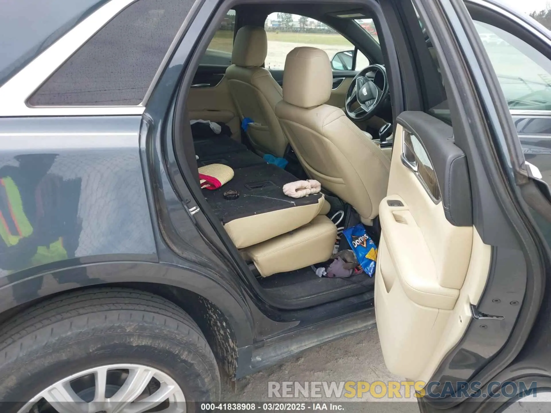 6 Photograph of a damaged car 1GYKNARS5KZ220991 CADILLAC XT5 2019