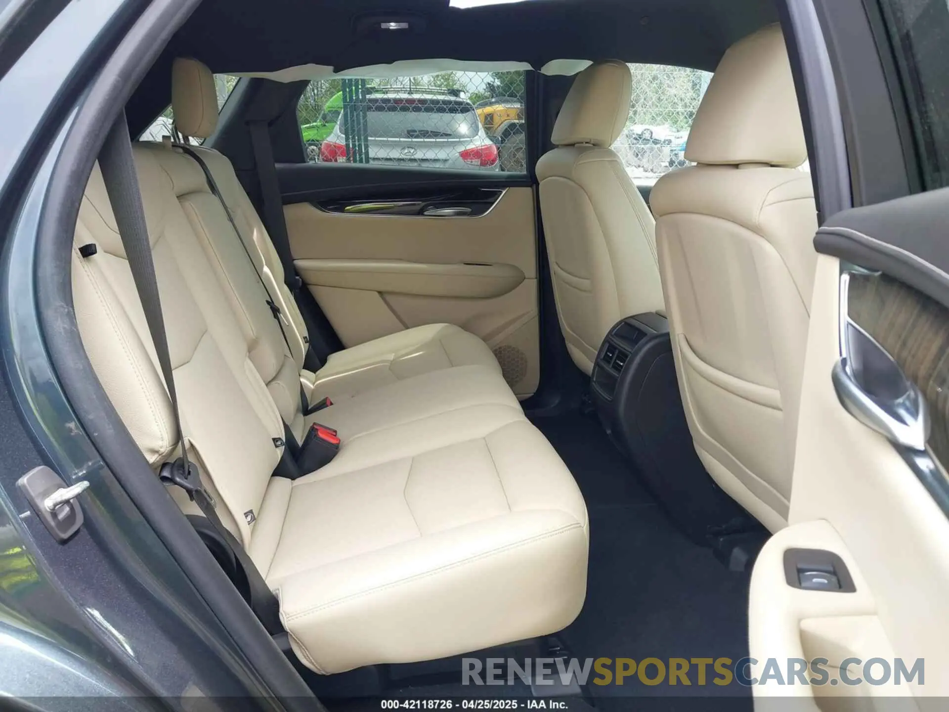 8 Фотография поврежденного автомобиля 1GYKNBRS0KZ198372 CADILLAC XT5 2019