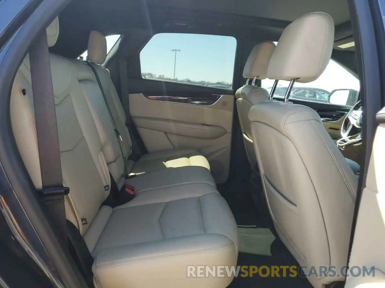 10 Фотография поврежденного автомобиля 1GYKNCRS1KZ131818 CADILLAC XT5 2019