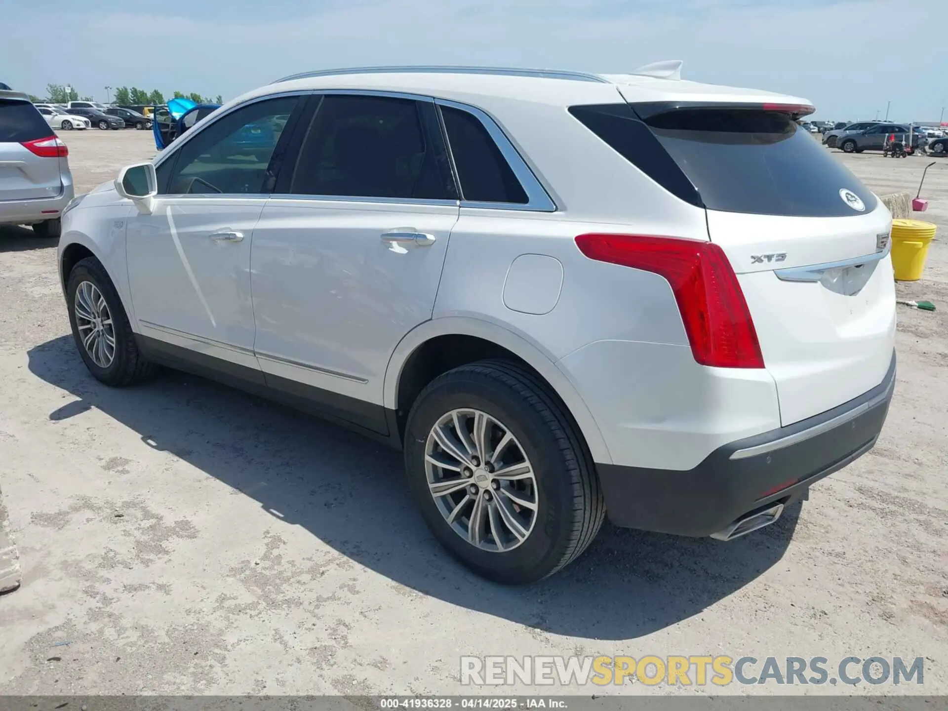 3 Фотография поврежденного автомобиля 1GYKNCRS1KZ135674 CADILLAC XT5 2019