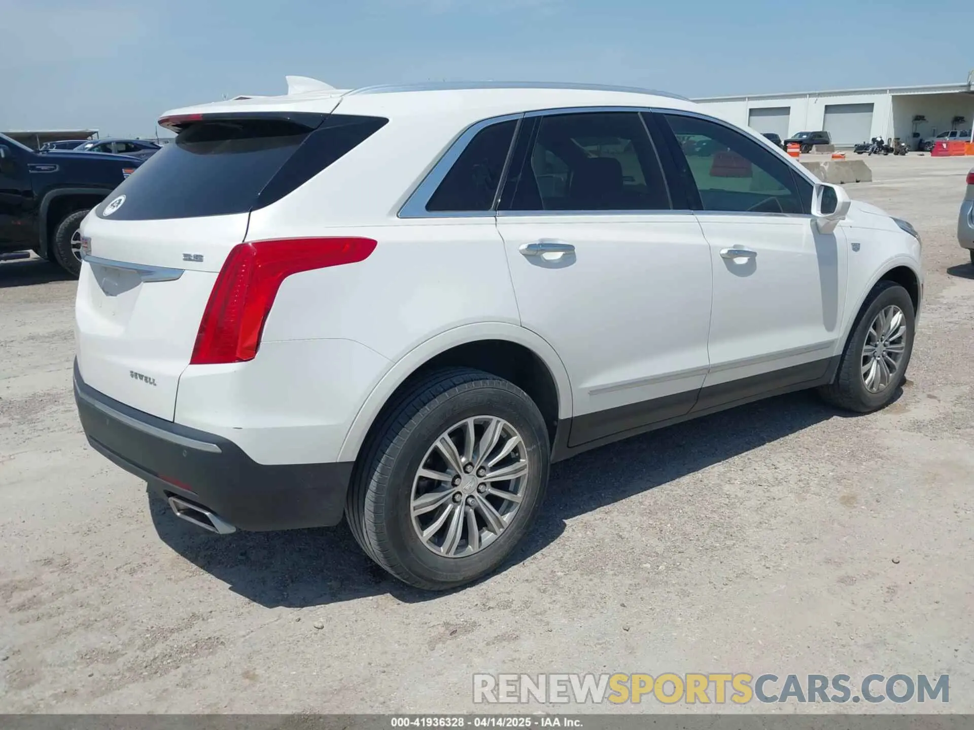 4 Фотография поврежденного автомобиля 1GYKNCRS1KZ135674 CADILLAC XT5 2019