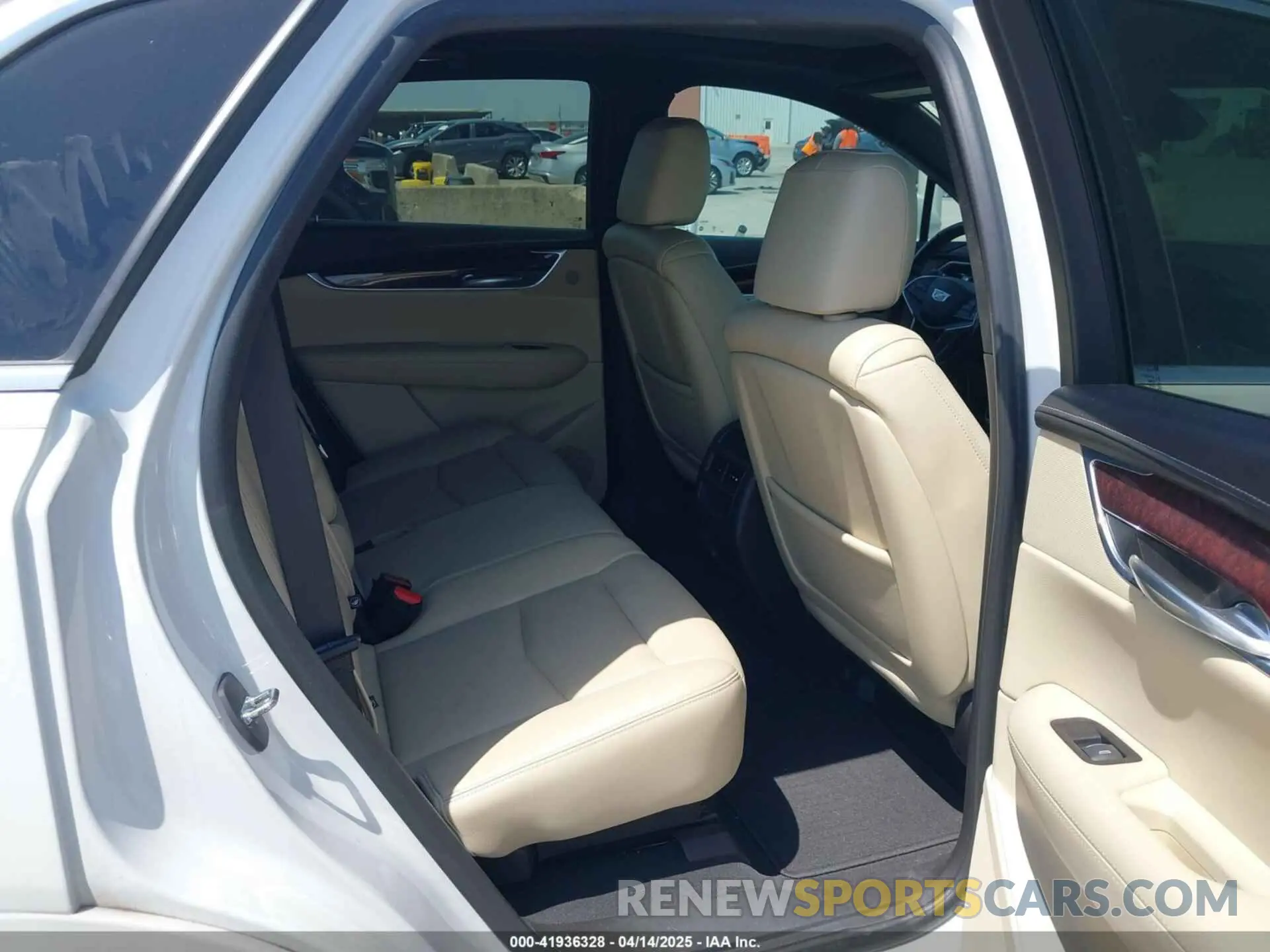 8 Фотография поврежденного автомобиля 1GYKNCRS1KZ135674 CADILLAC XT5 2019