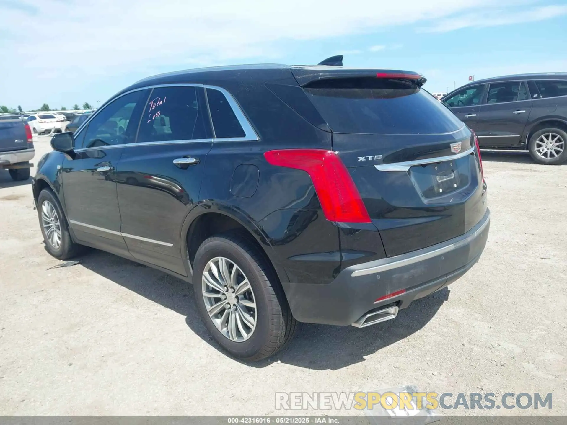3 Фотография поврежденного автомобиля 1GYKNCRS2KZ150054 CADILLAC XT5 2019