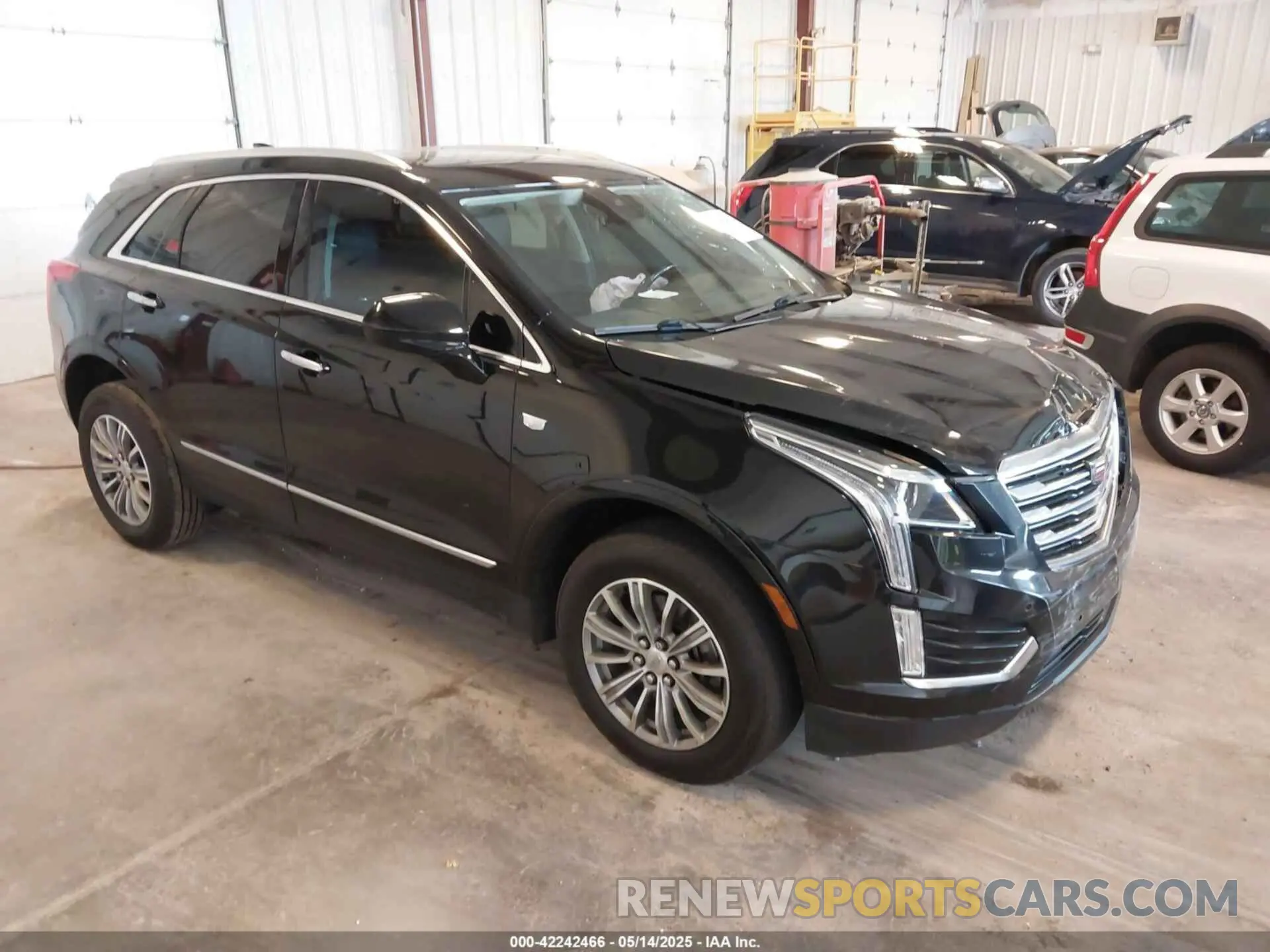 1 Photograph of a damaged car 1GYKNCRS2KZ197052 CADILLAC XT5 2019