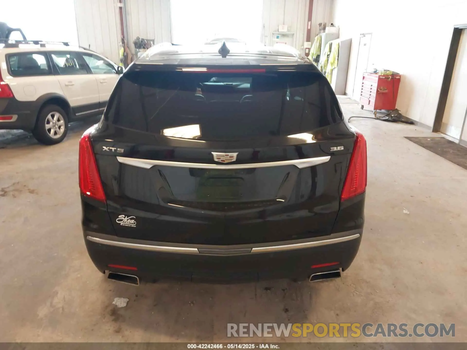 16 Photograph of a damaged car 1GYKNCRS2KZ197052 CADILLAC XT5 2019