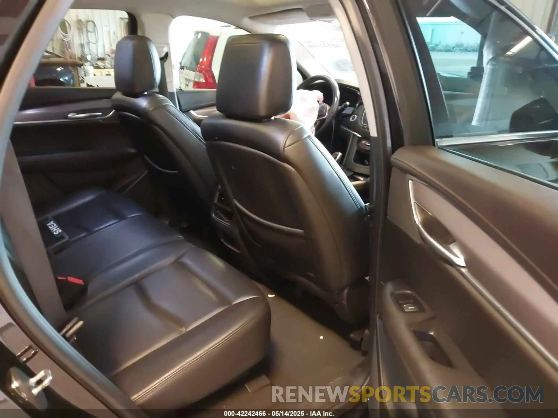 8 Photograph of a damaged car 1GYKNCRS2KZ197052 CADILLAC XT5 2019