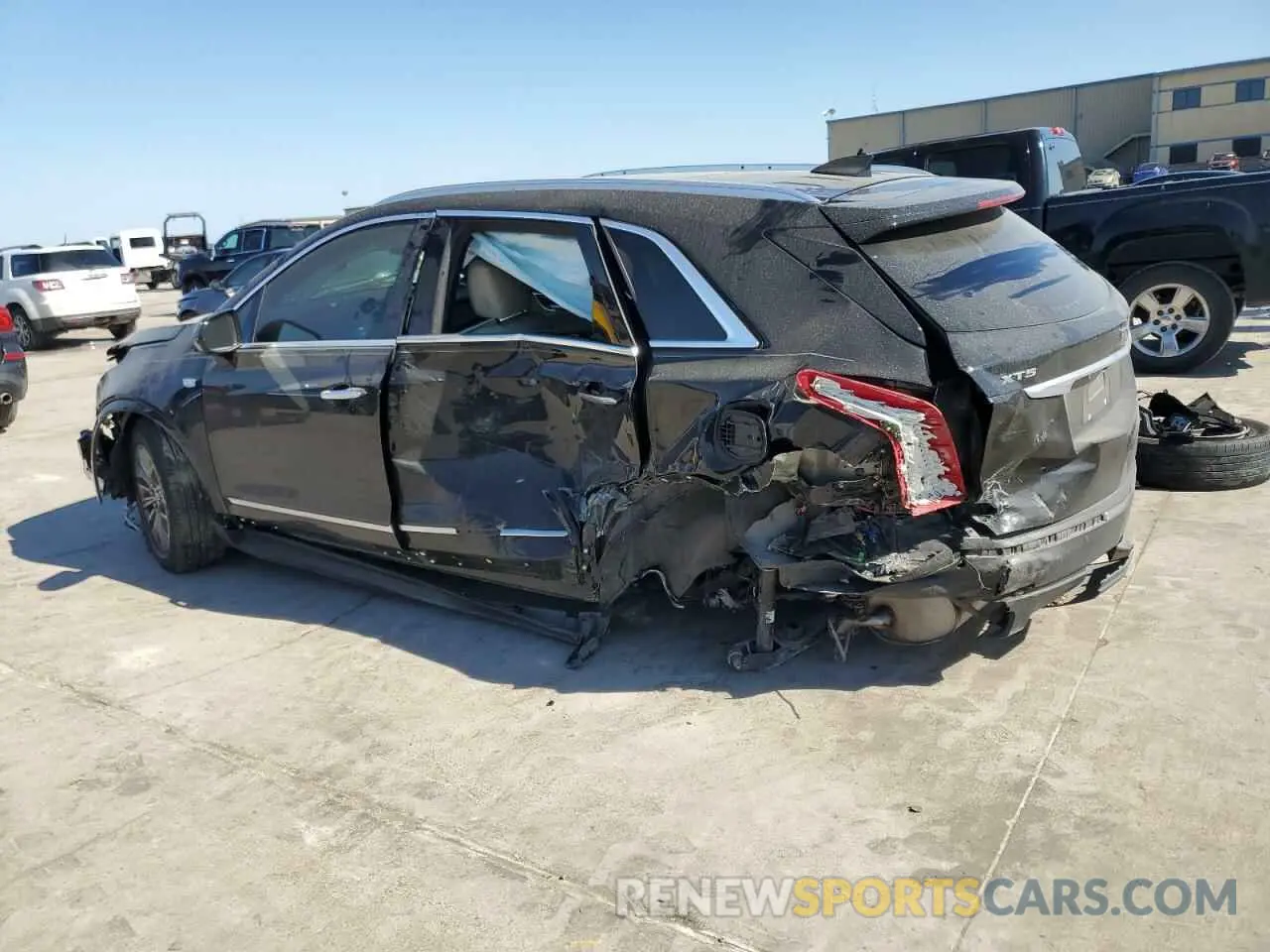 2 Фотография поврежденного автомобиля 1GYKNCRS3KZ177229 CADILLAC XT5 2019