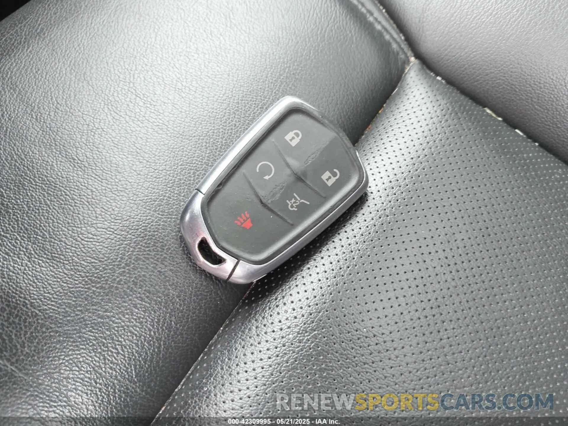 11 Photograph of a damaged car 1GYKNCRS5KZ102659 CADILLAC XT5 2019