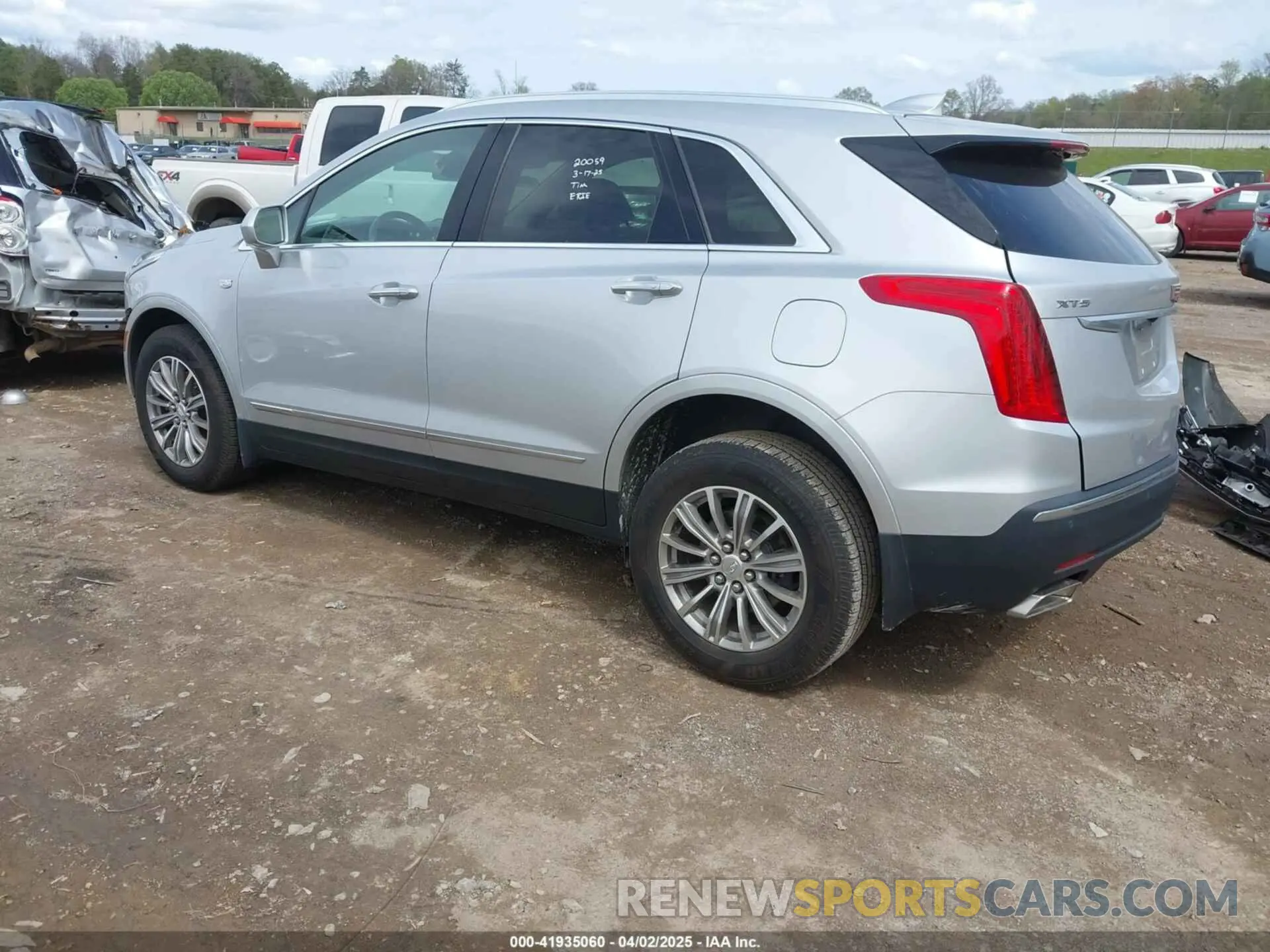 3 Фотография поврежденного автомобиля 1GYKNCRS5KZ225944 CADILLAC XT5 2019