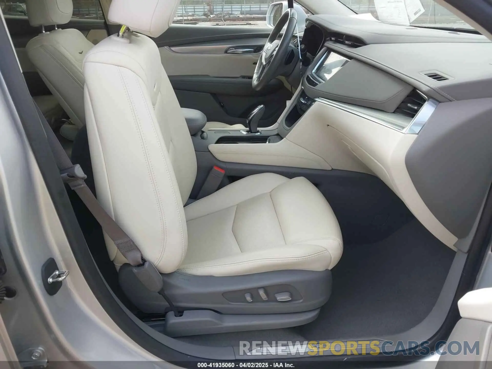 5 Фотография поврежденного автомобиля 1GYKNCRS5KZ225944 CADILLAC XT5 2019
