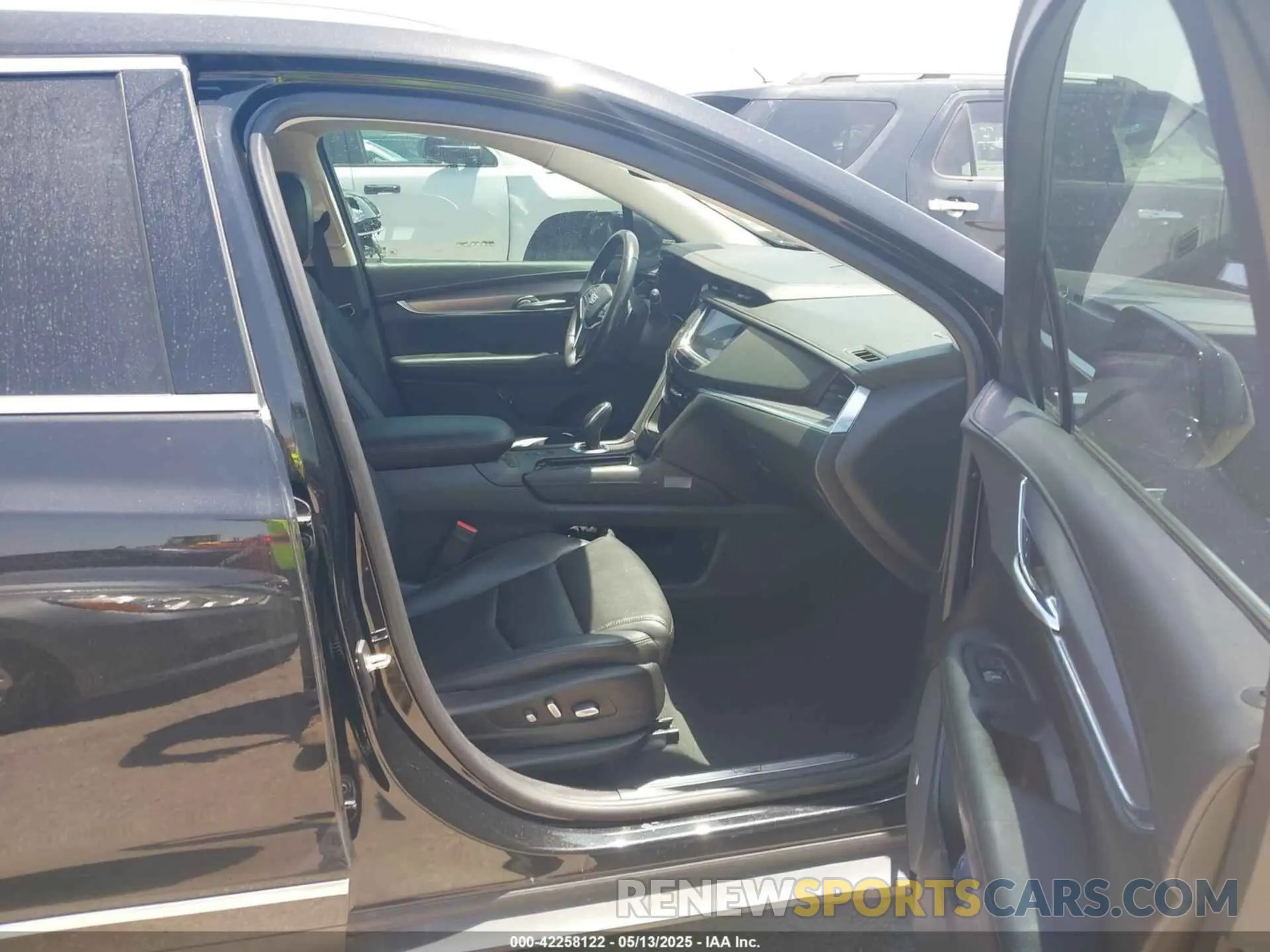 5 Photograph of a damaged car 1GYKNCRS7KZ119625 CADILLAC XT5 2019