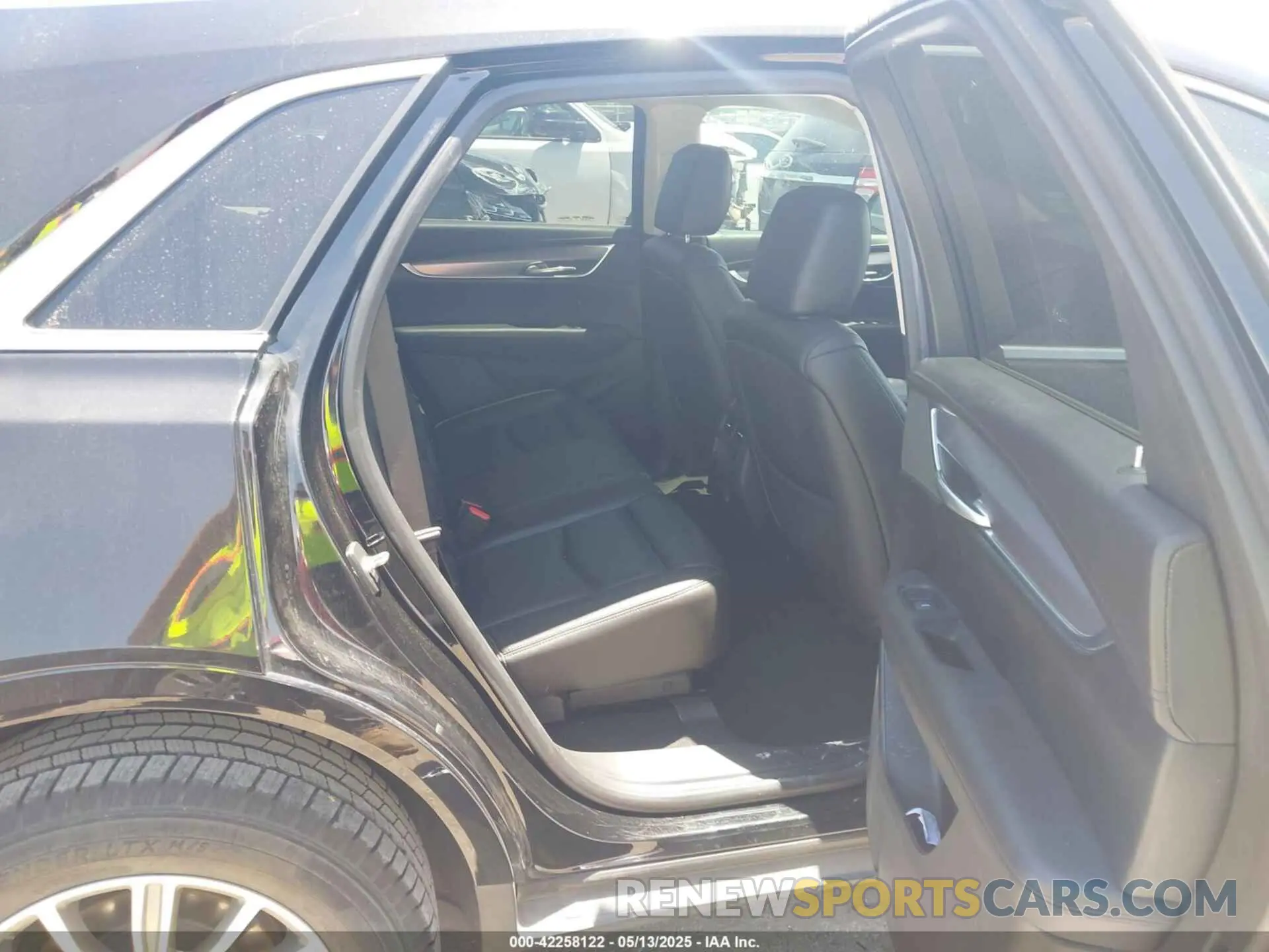 8 Photograph of a damaged car 1GYKNCRS7KZ119625 CADILLAC XT5 2019