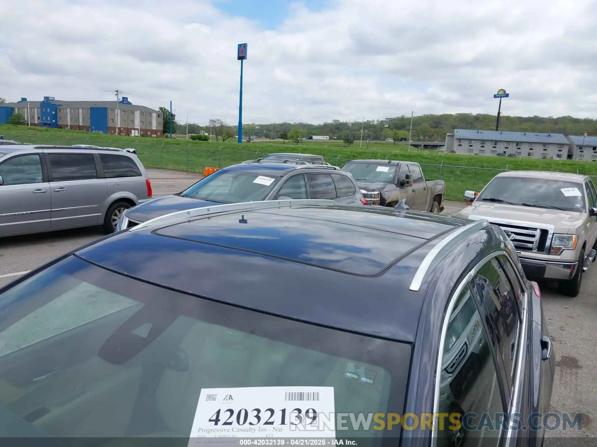 17 Фотография поврежденного автомобиля 1GYKNCRS7KZ199542 CADILLAC XT5 2019