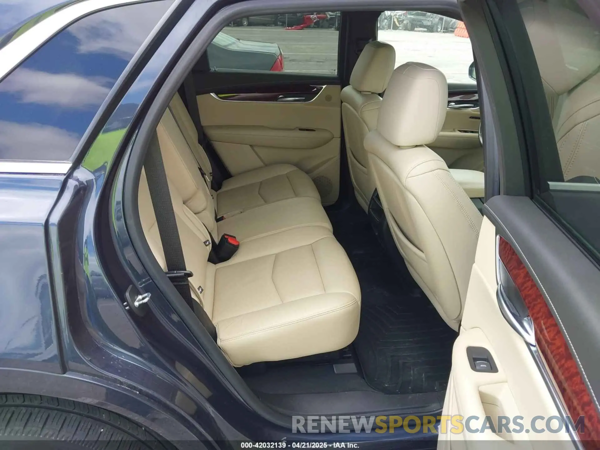 8 Фотография поврежденного автомобиля 1GYKNCRS7KZ199542 CADILLAC XT5 2019