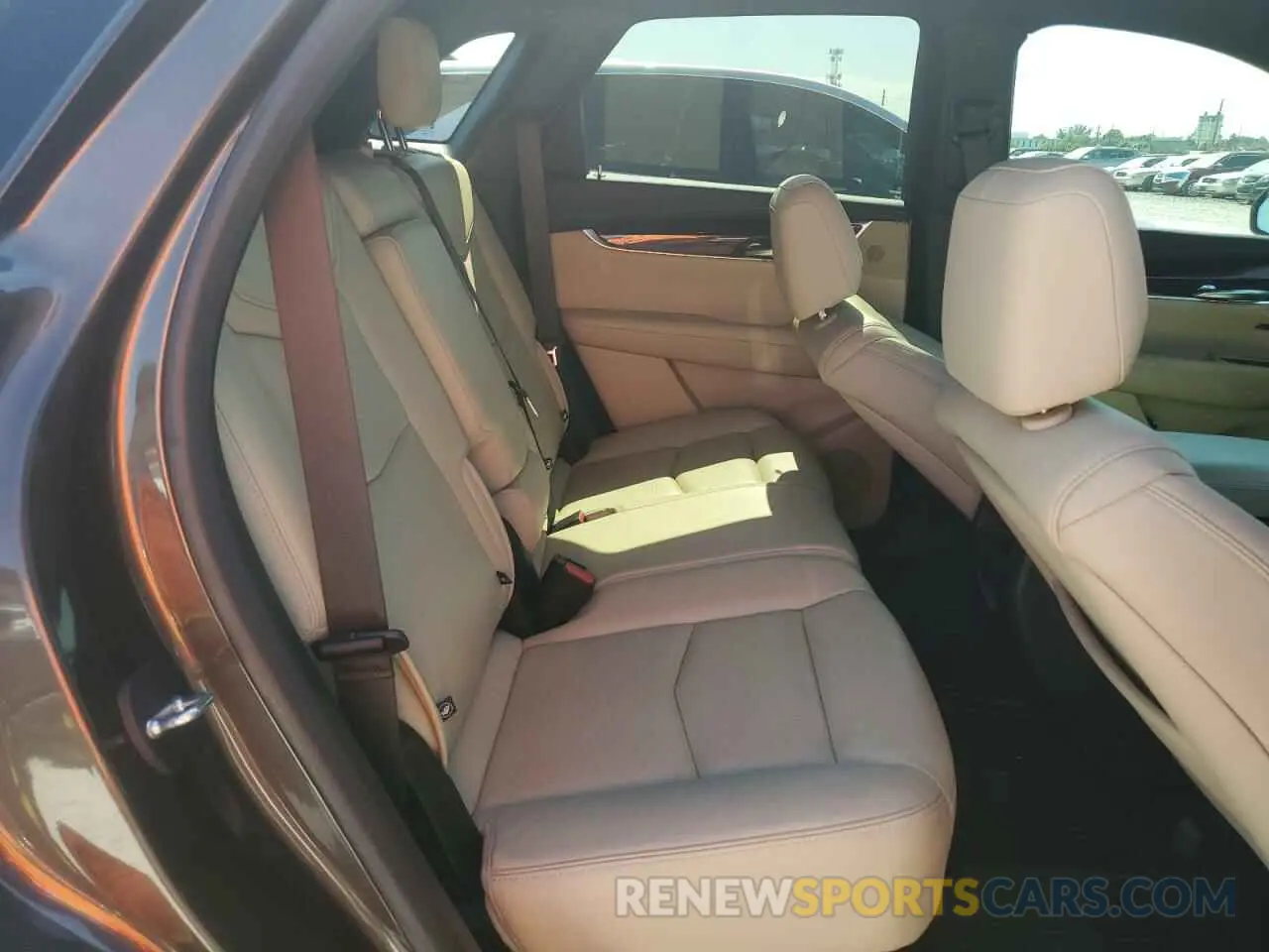 10 Photograph of a damaged car 1GYKNCRS7KZ221202 CADILLAC XT5 2019