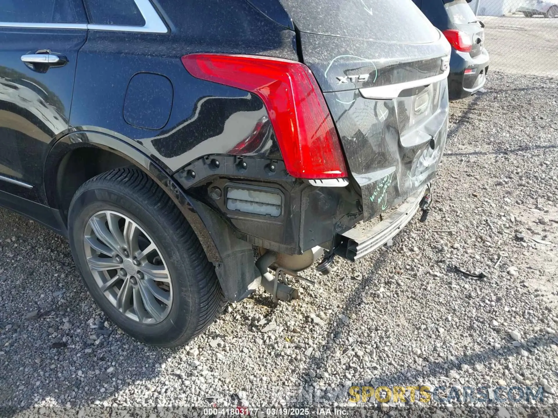 17 Фотография поврежденного автомобиля 1GYKNCRS8KZ174648 CADILLAC XT5 2019