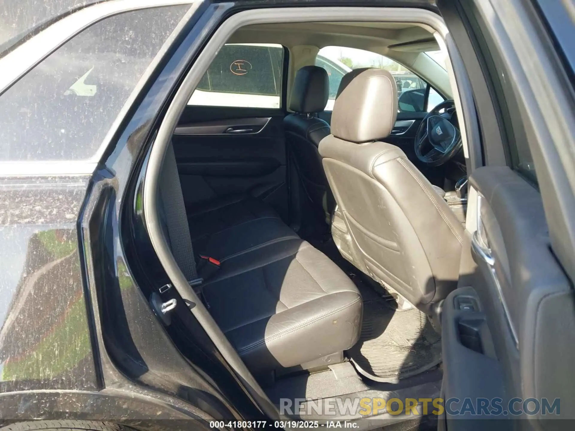 8 Фотография поврежденного автомобиля 1GYKNCRS8KZ174648 CADILLAC XT5 2019