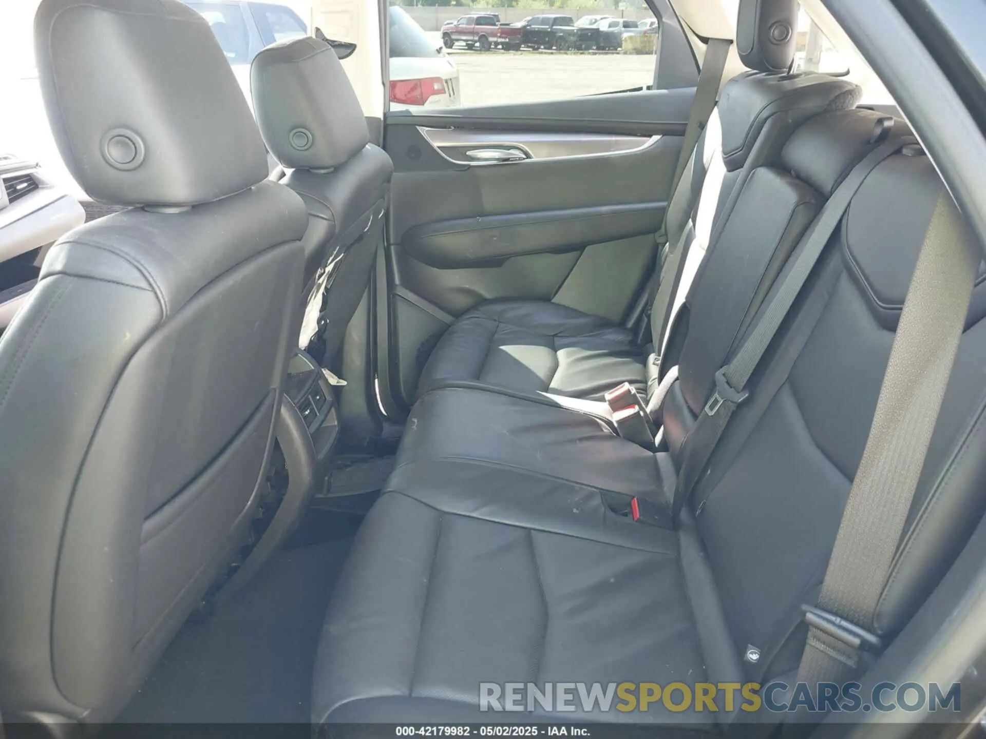 8 Photograph of a damaged car 1GYKNDRS0KZ171524 CADILLAC XT5 2019