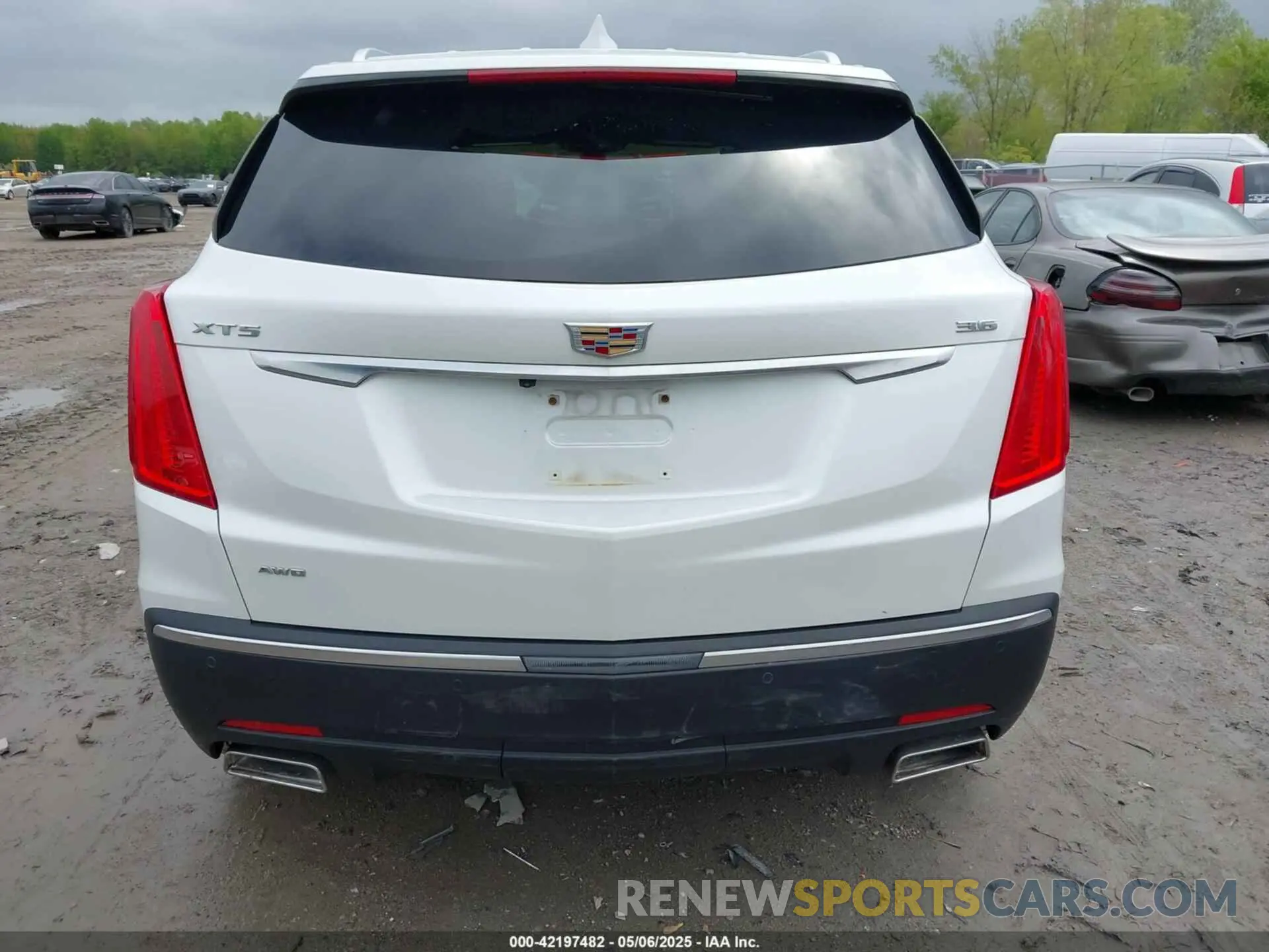 17 Photograph of a damaged car 1GYKNDRS0KZ233178 CADILLAC XT5 2019