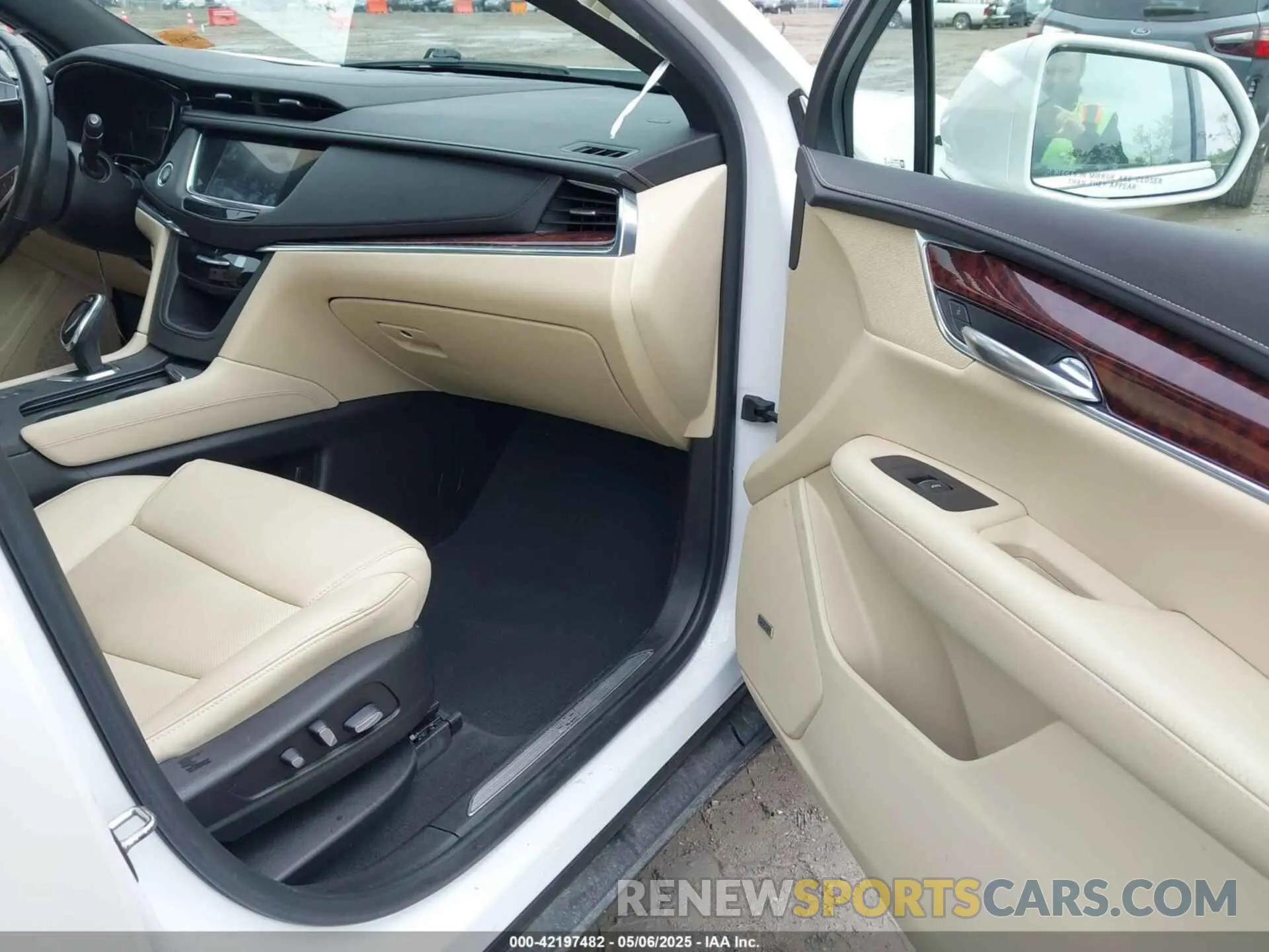 5 Photograph of a damaged car 1GYKNDRS0KZ233178 CADILLAC XT5 2019