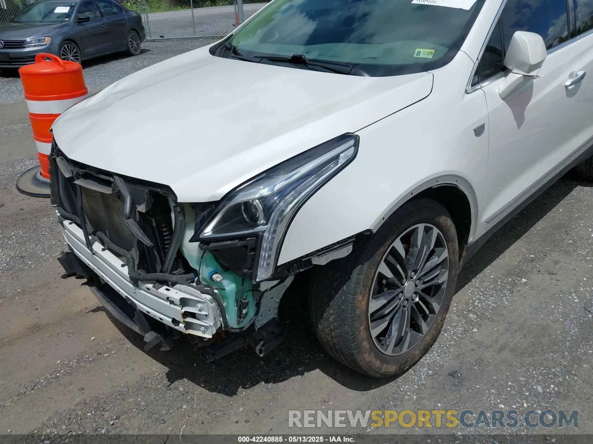 17 Photograph of a damaged car 1GYKNDRS4KZ239677 CADILLAC XT5 2019