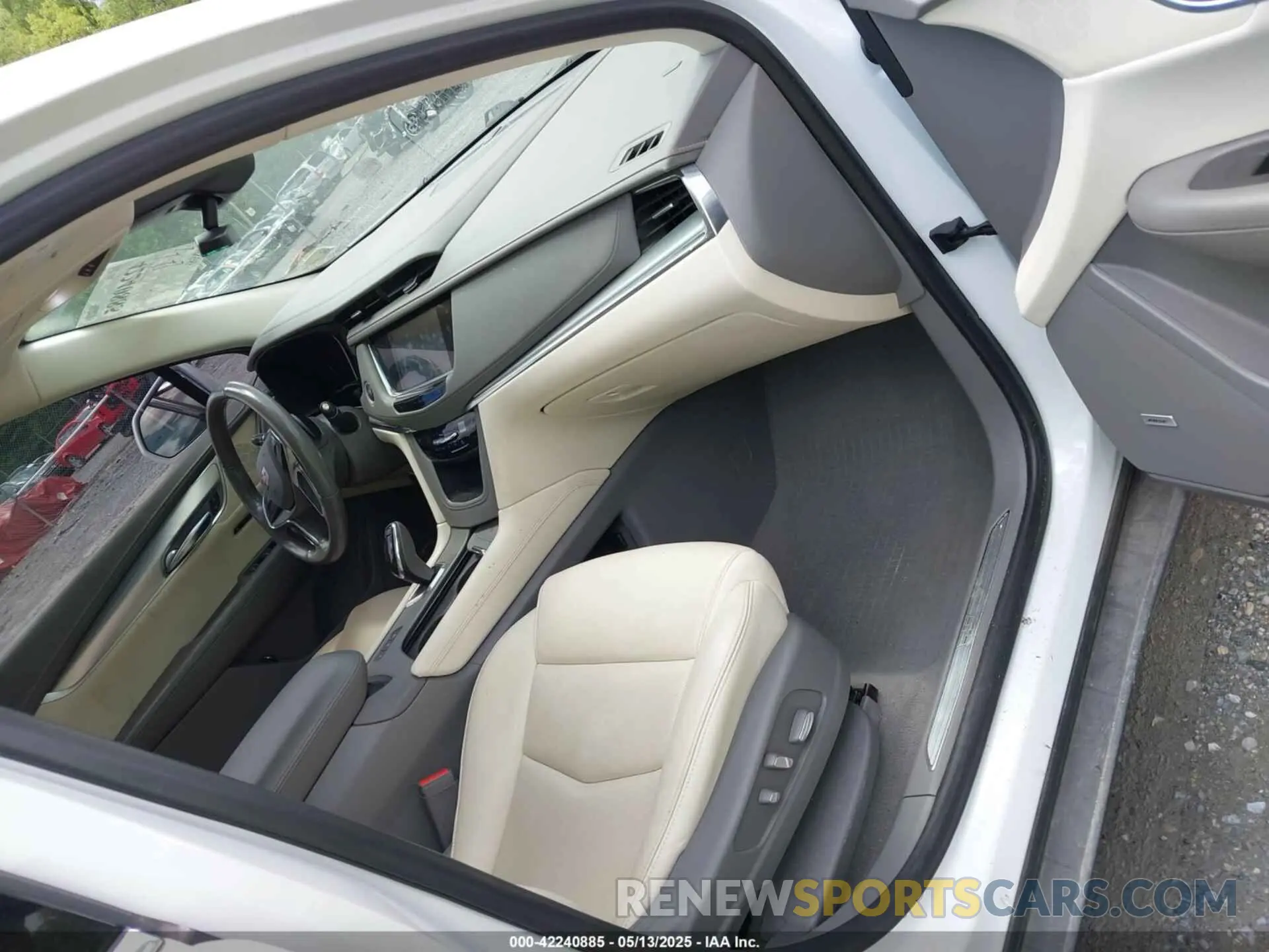 5 Photograph of a damaged car 1GYKNDRS4KZ239677 CADILLAC XT5 2019