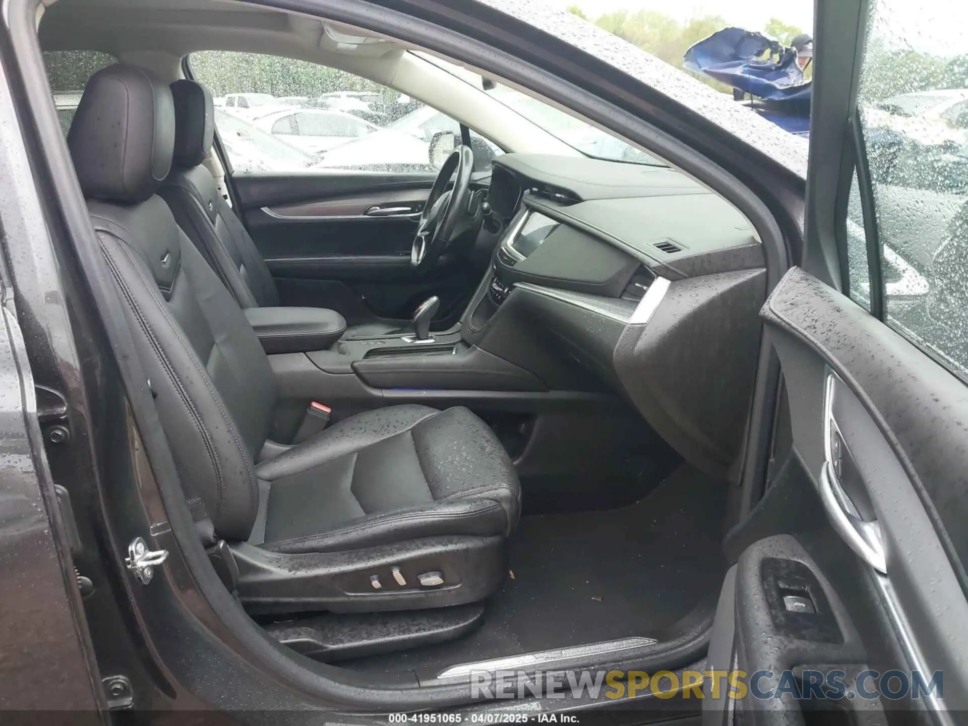 5 Photograph of a damaged car 1GYKNDRS6KZ113420 CADILLAC XT5 2019
