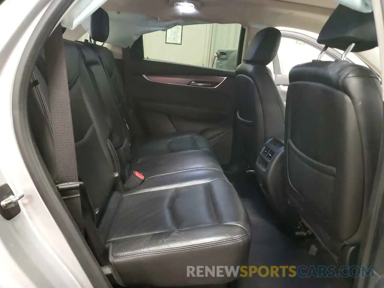 10 Photograph of a damaged car 1GYKNDRS9KZ121480 CADILLAC XT5 2019