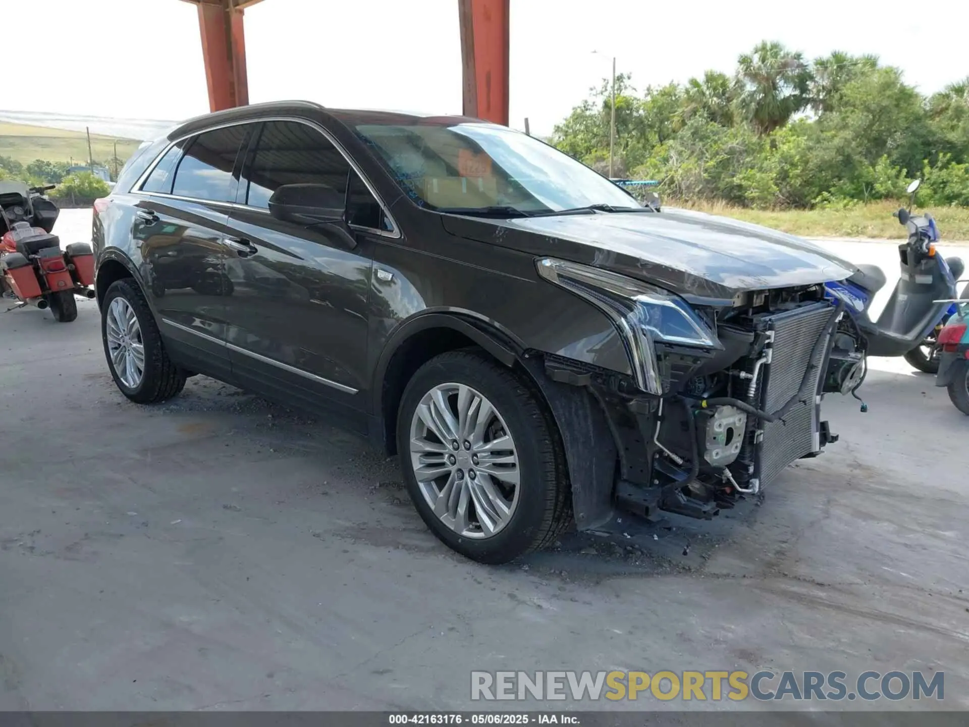 1 Photograph of a damaged car 1GYKNERS9KZ190112 CADILLAC XT5 2019