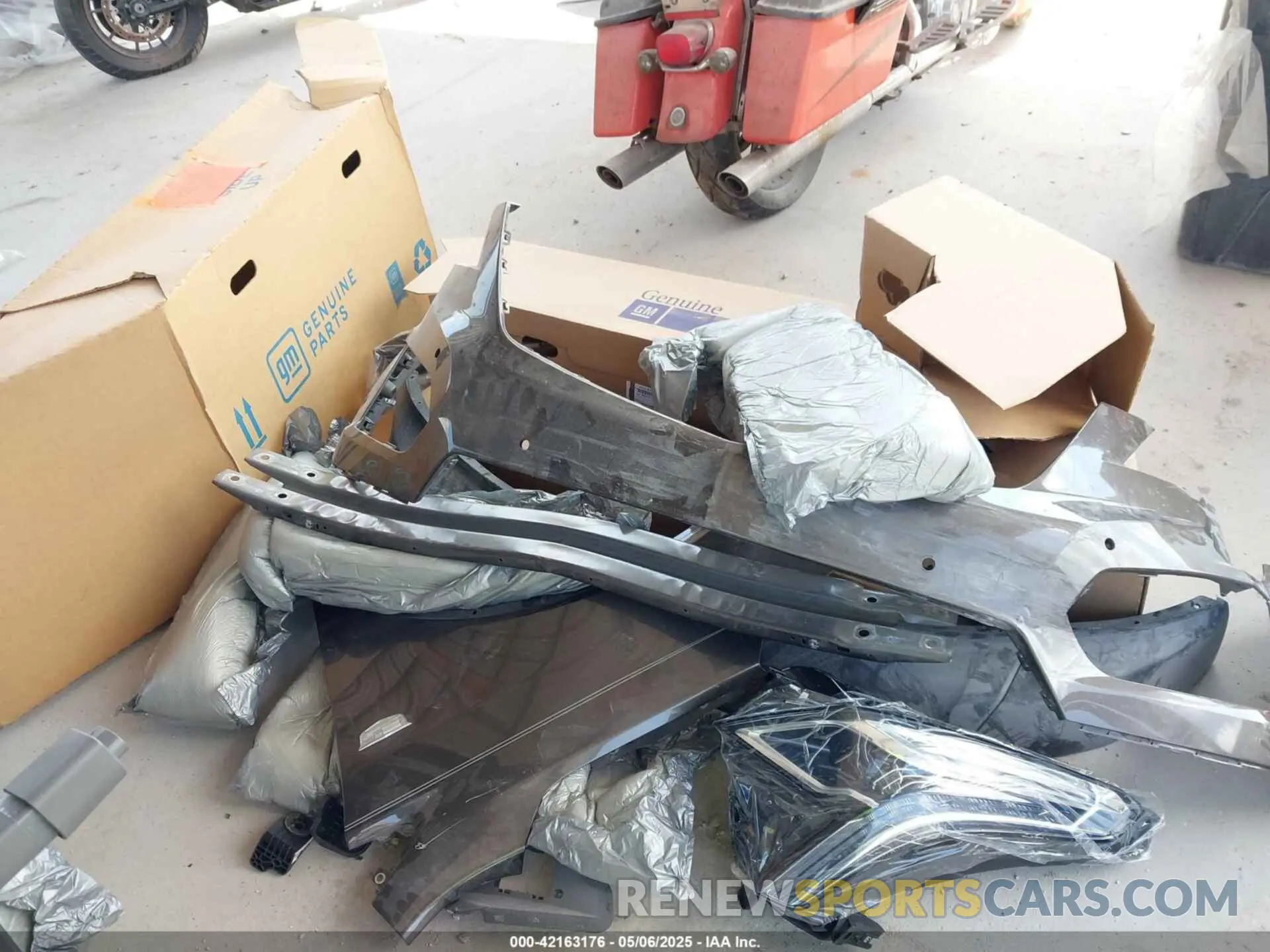 12 Photograph of a damaged car 1GYKNERS9KZ190112 CADILLAC XT5 2019