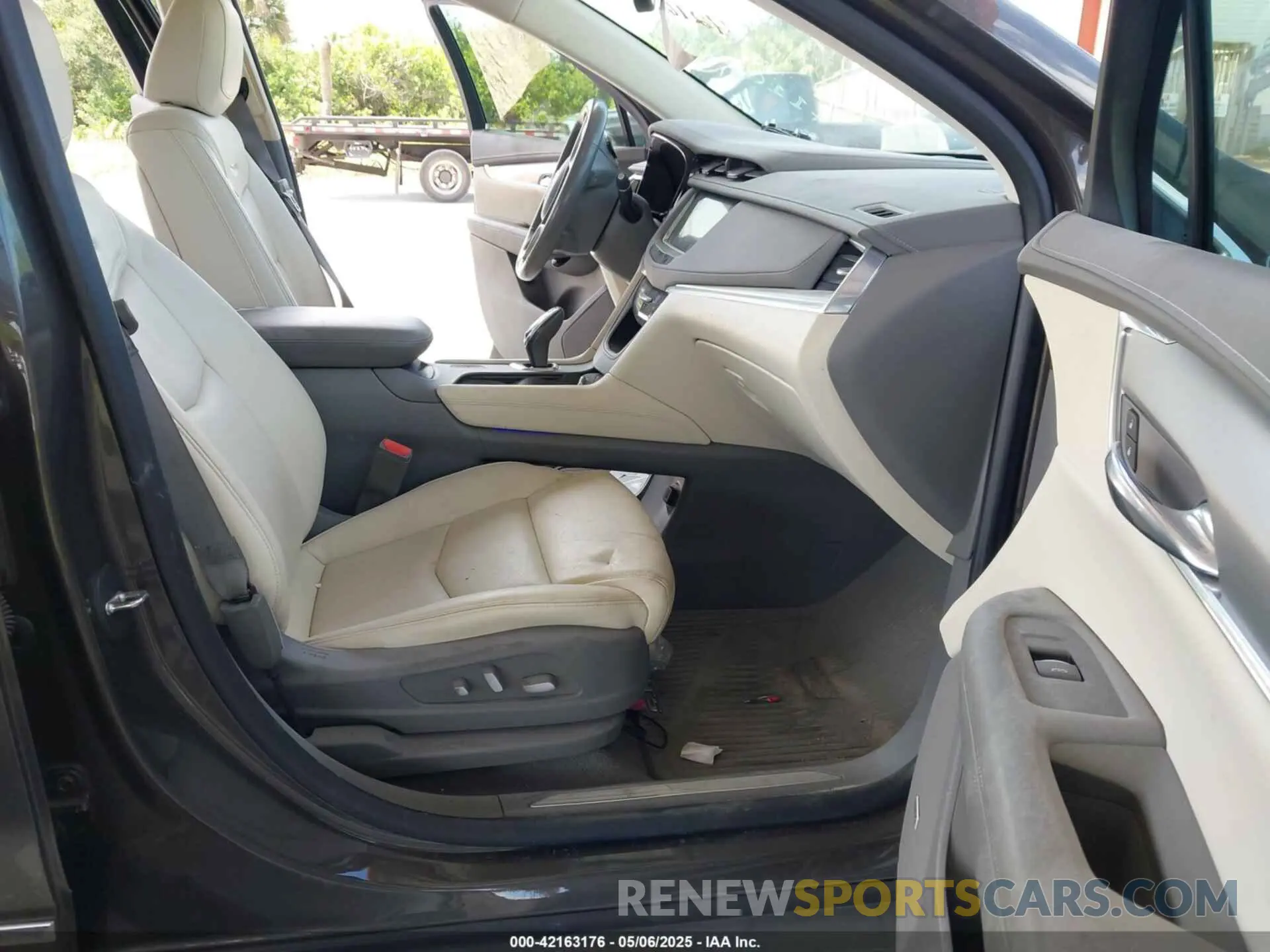 5 Photograph of a damaged car 1GYKNERS9KZ190112 CADILLAC XT5 2019