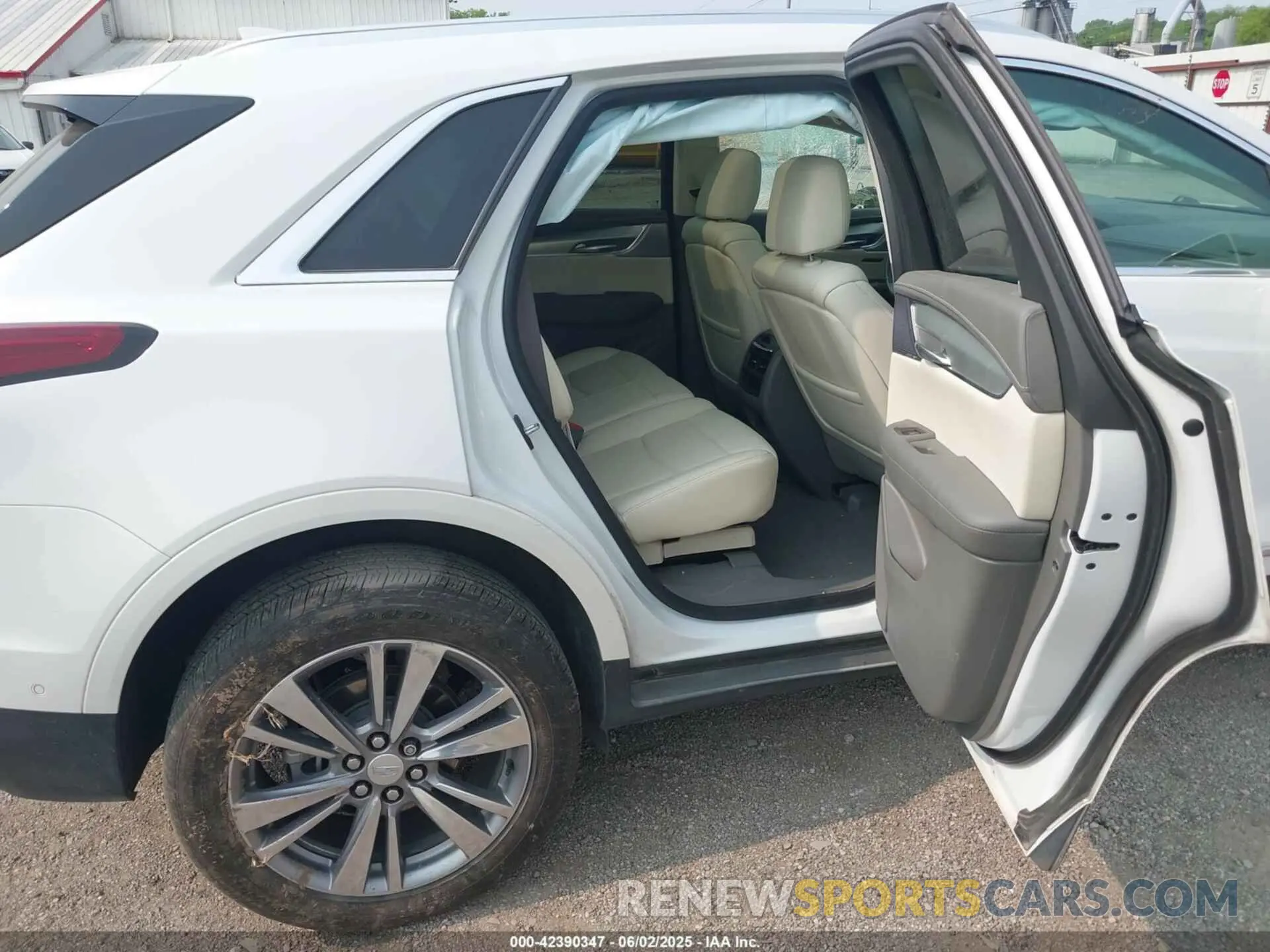 8 Фотография поврежденного автомобиля 1GYKNCRS0LZ116986 CADILLAC XT5 2020