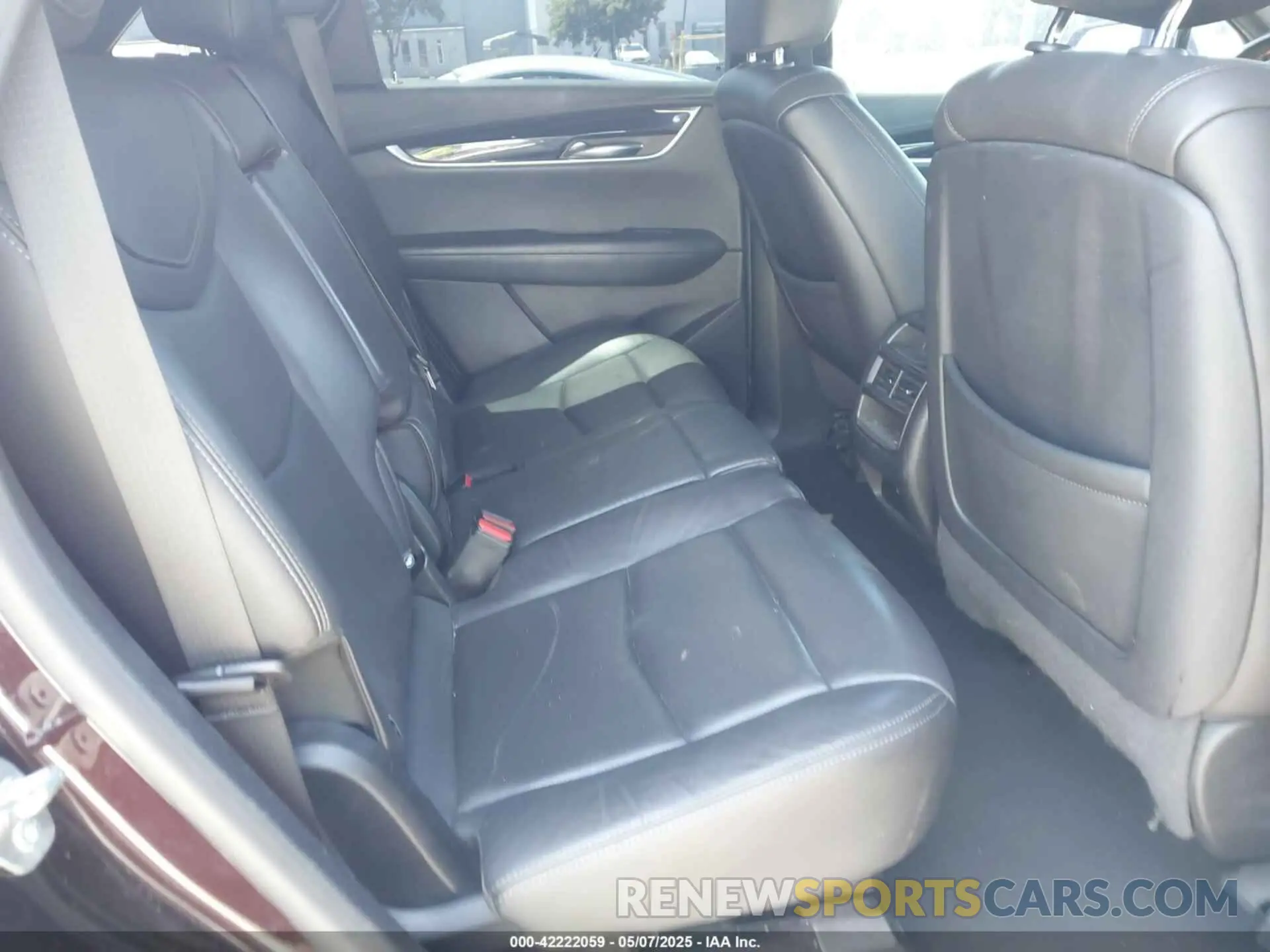 8 Photograph of a damaged car 1GYKNCRS2LZ189535 CADILLAC XT5 2020