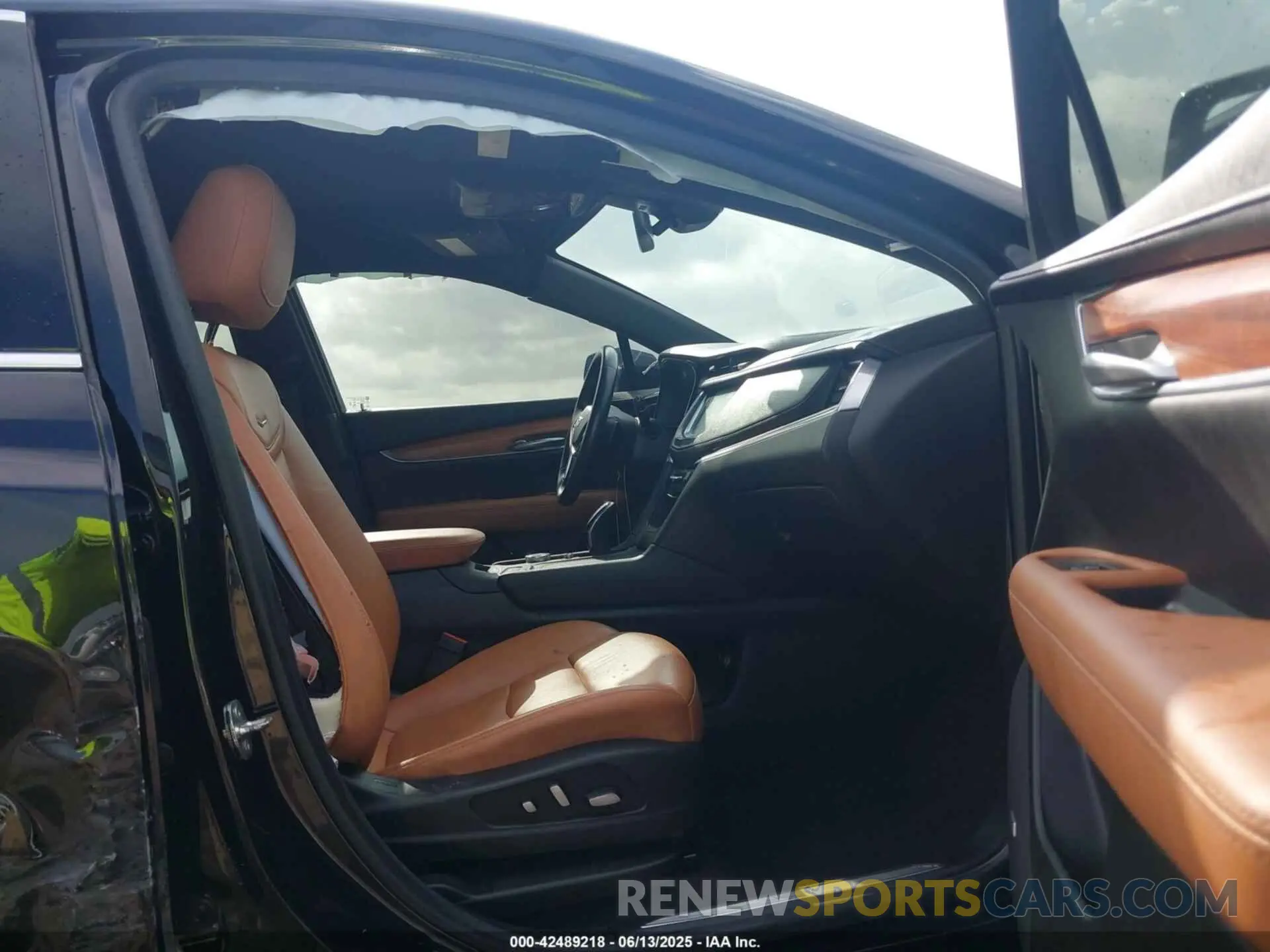 5 Фотография поврежденного автомобиля 1GYKNCRS4LZ190170 CADILLAC XT5 2020