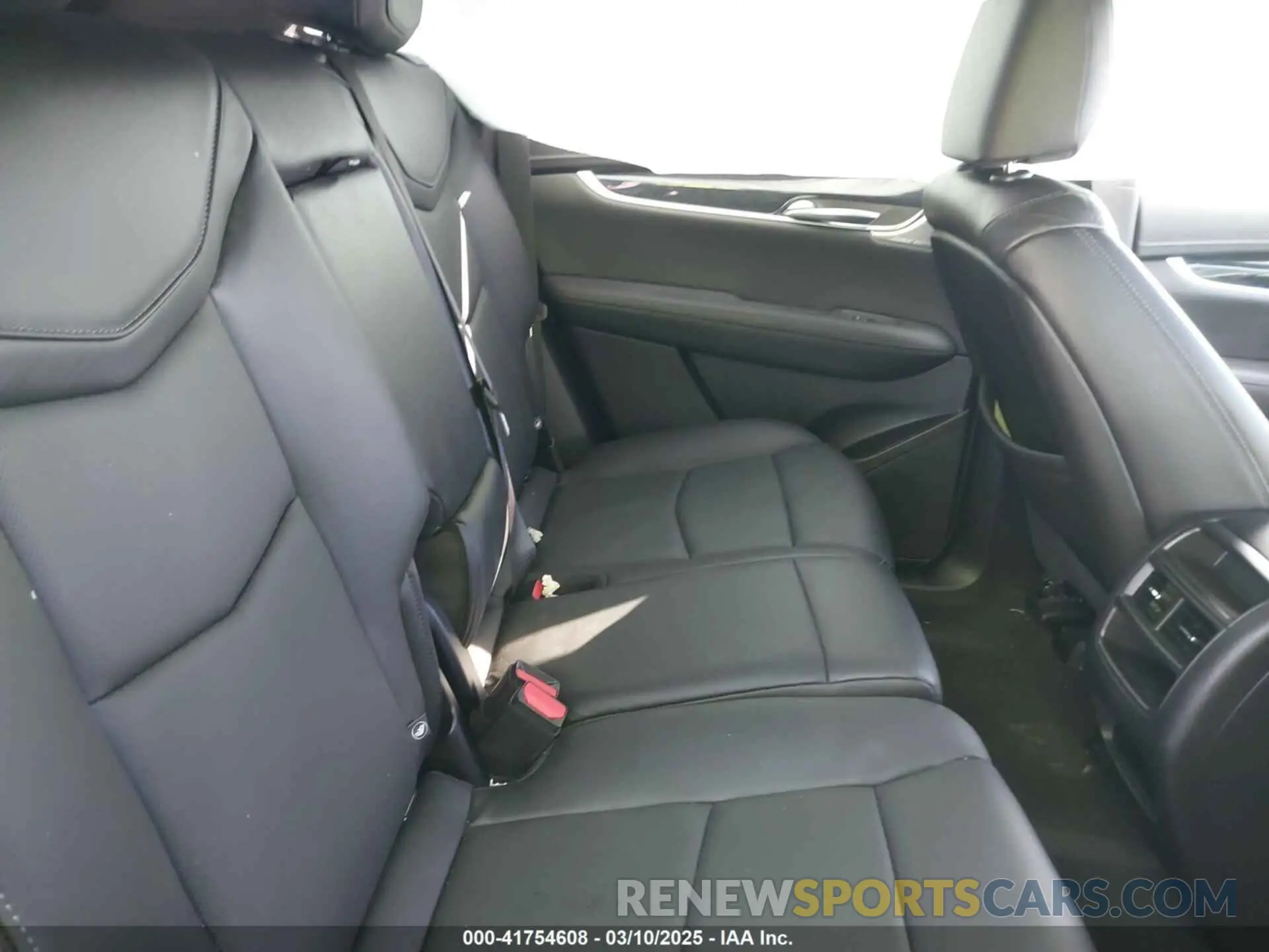 8 Photograph of a damaged car 1GYKNCRS5LZ236055 CADILLAC XT5 2020