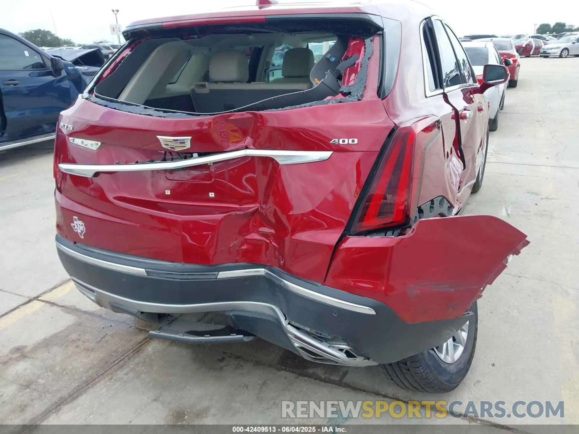 17 Photograph of a damaged car 1GYKNCRS8LZ228516 CADILLAC XT5 2020