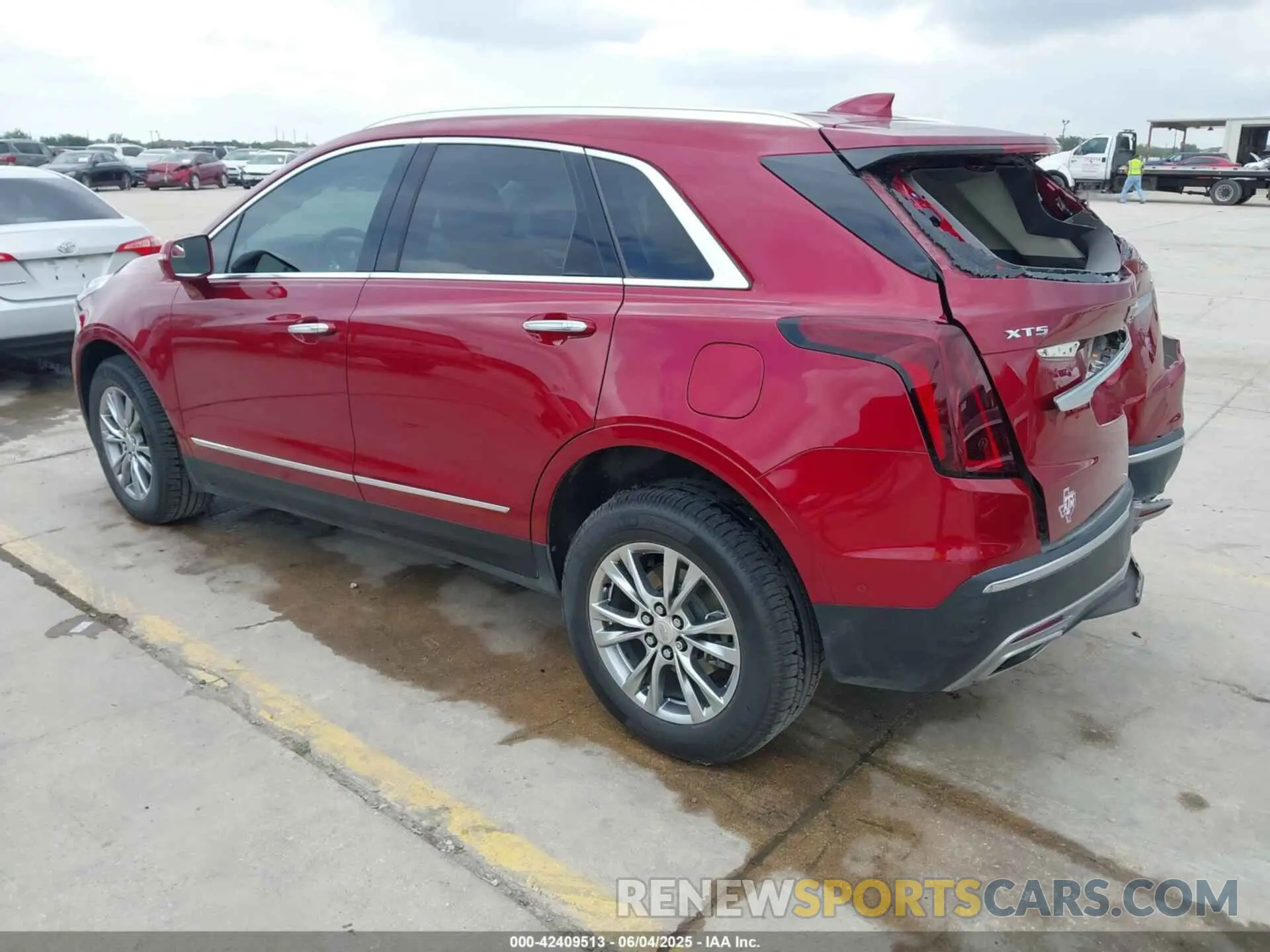 3 Photograph of a damaged car 1GYKNCRS8LZ228516 CADILLAC XT5 2020