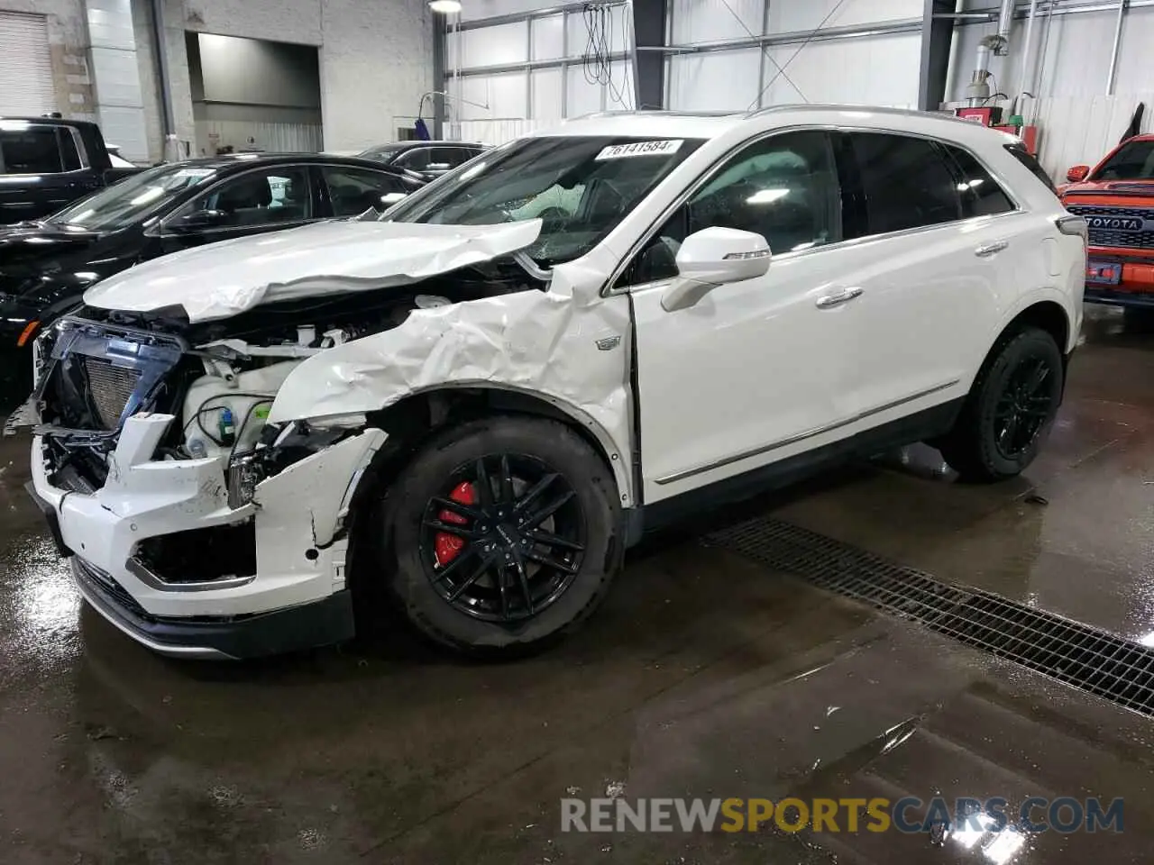1 Photograph of a damaged car 1GYKNDRS0LZ156510 CADILLAC XT5 2020