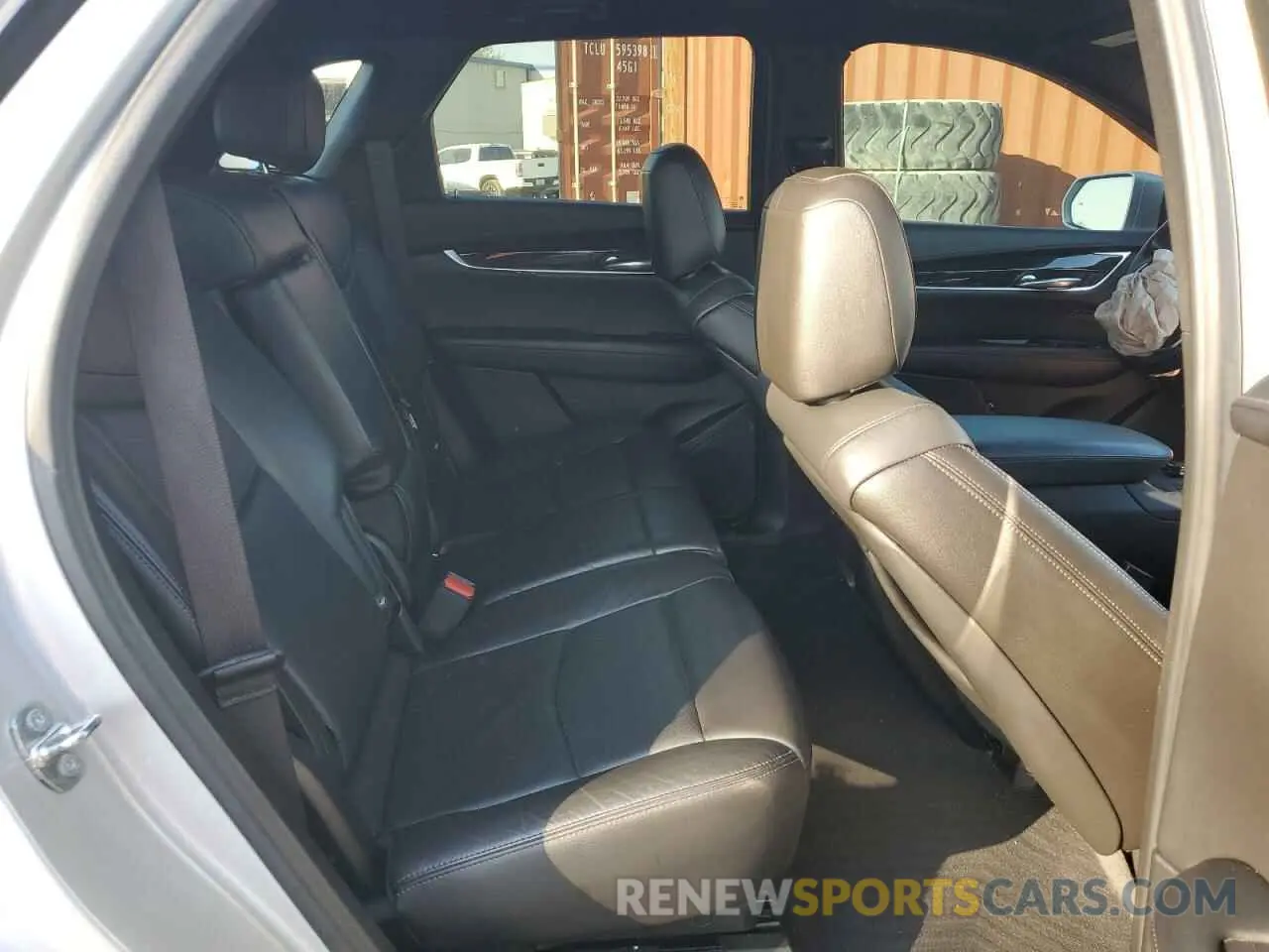 12 Photograph of a damaged car 1GYKNDRS0LZ177633 CADILLAC XT5 2020