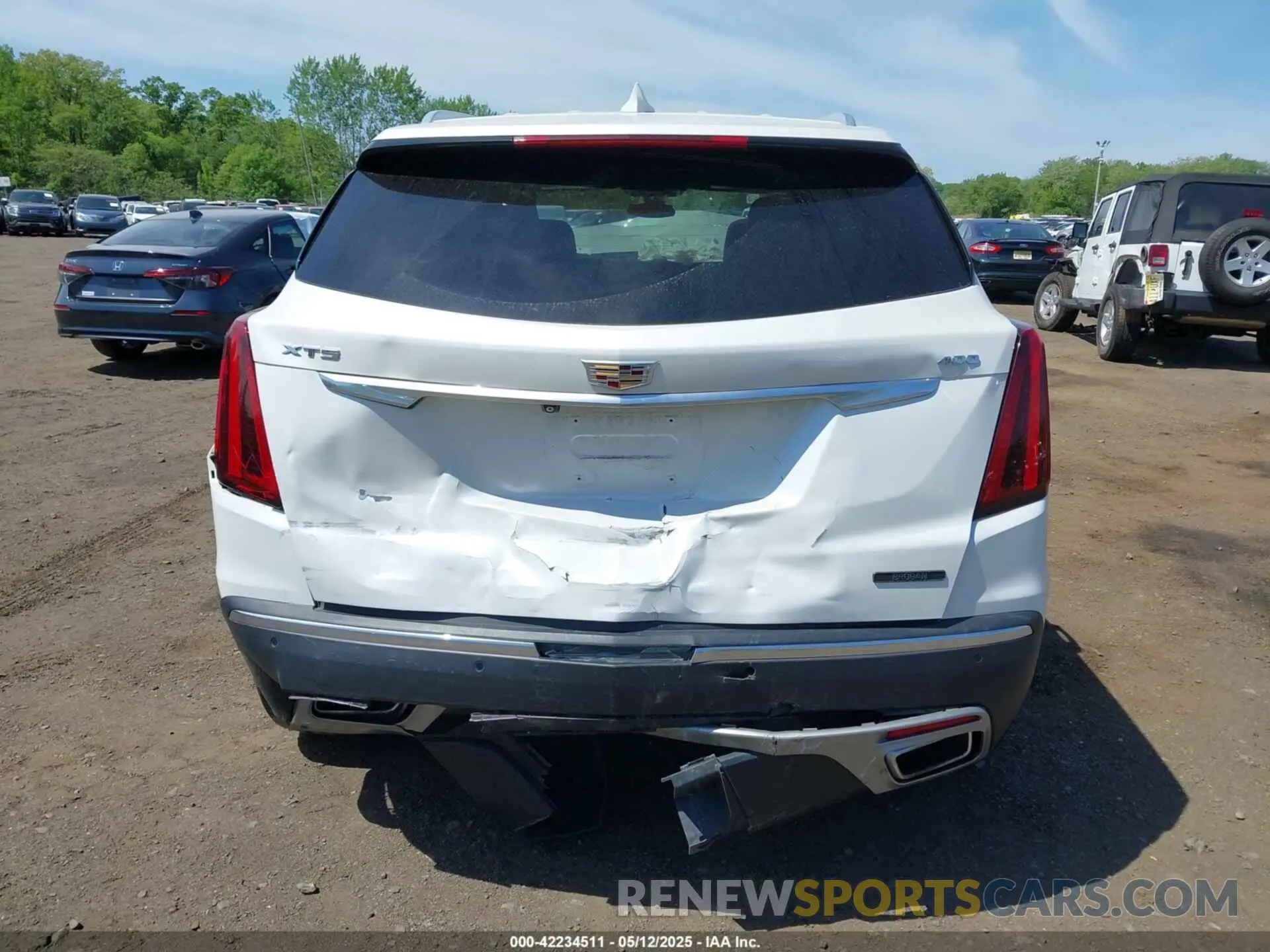 16 Photograph of a damaged car 1GYKNDRS0LZ212137 CADILLAC XT5 2020
