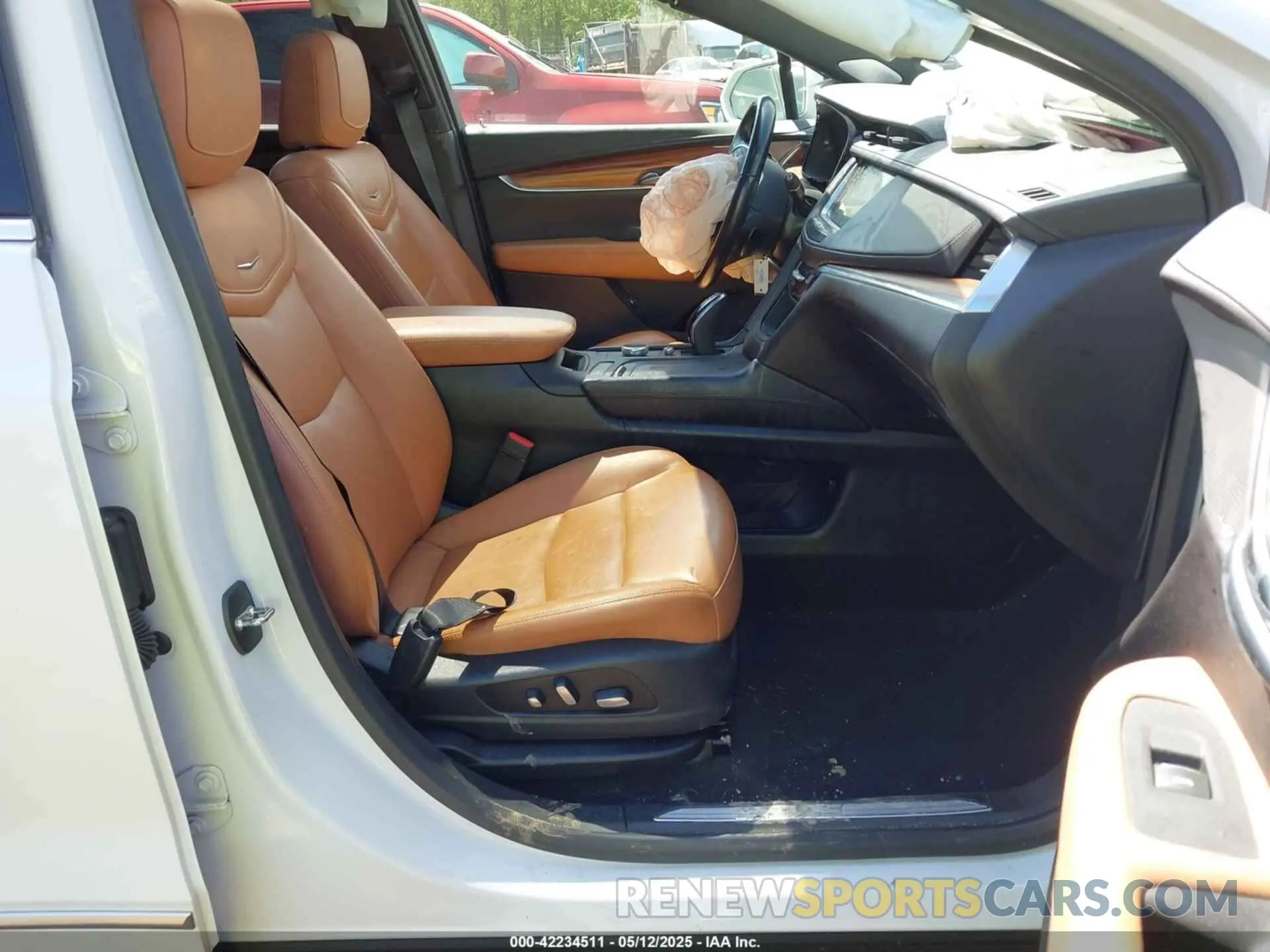 5 Photograph of a damaged car 1GYKNDRS0LZ212137 CADILLAC XT5 2020