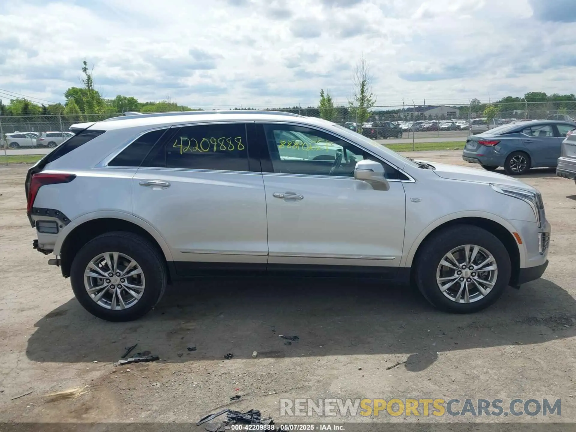13 Photograph of a damaged car 1GYKNDRS2LZ180789 CADILLAC XT5 2020