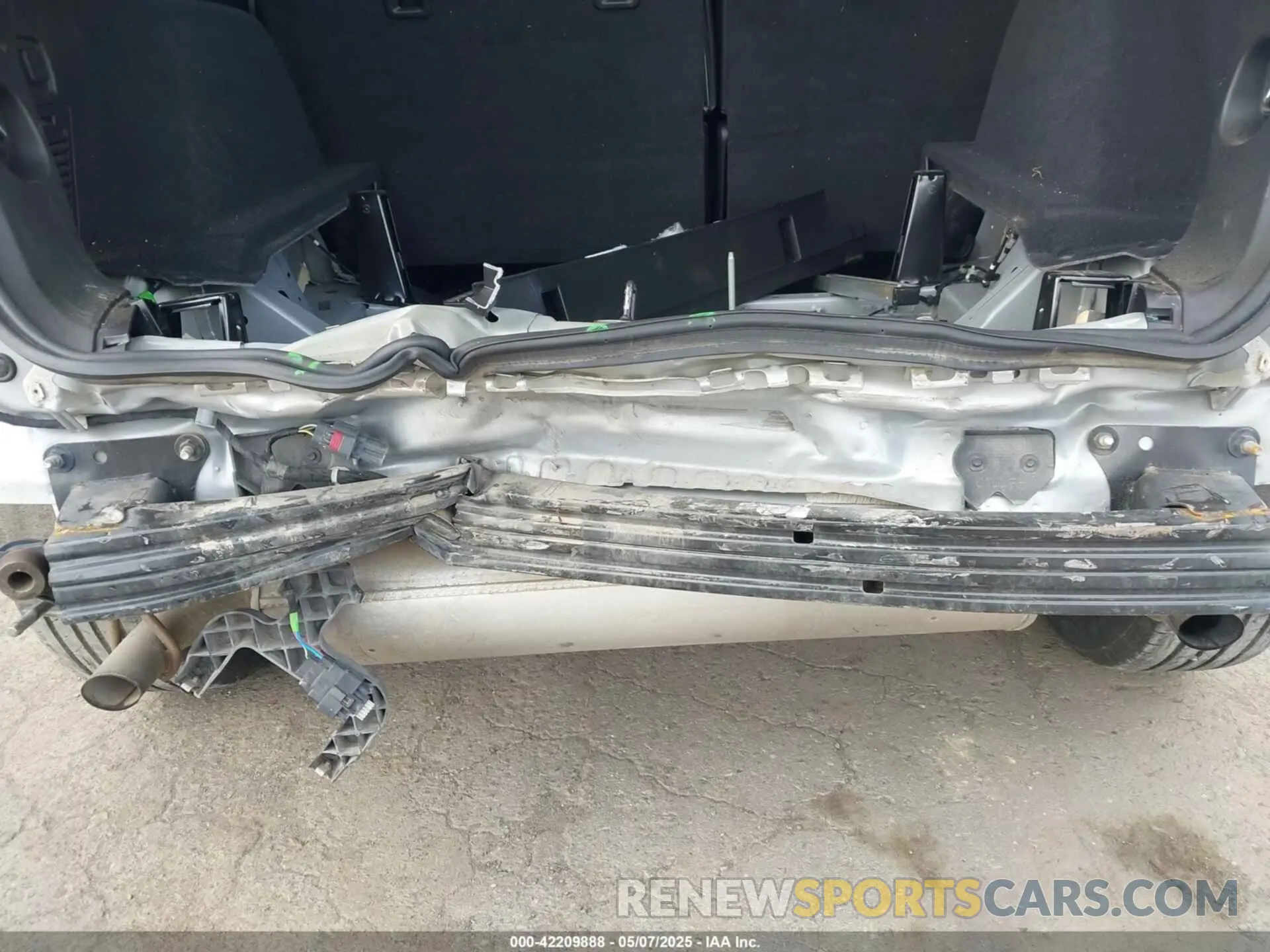 19 Photograph of a damaged car 1GYKNDRS2LZ180789 CADILLAC XT5 2020