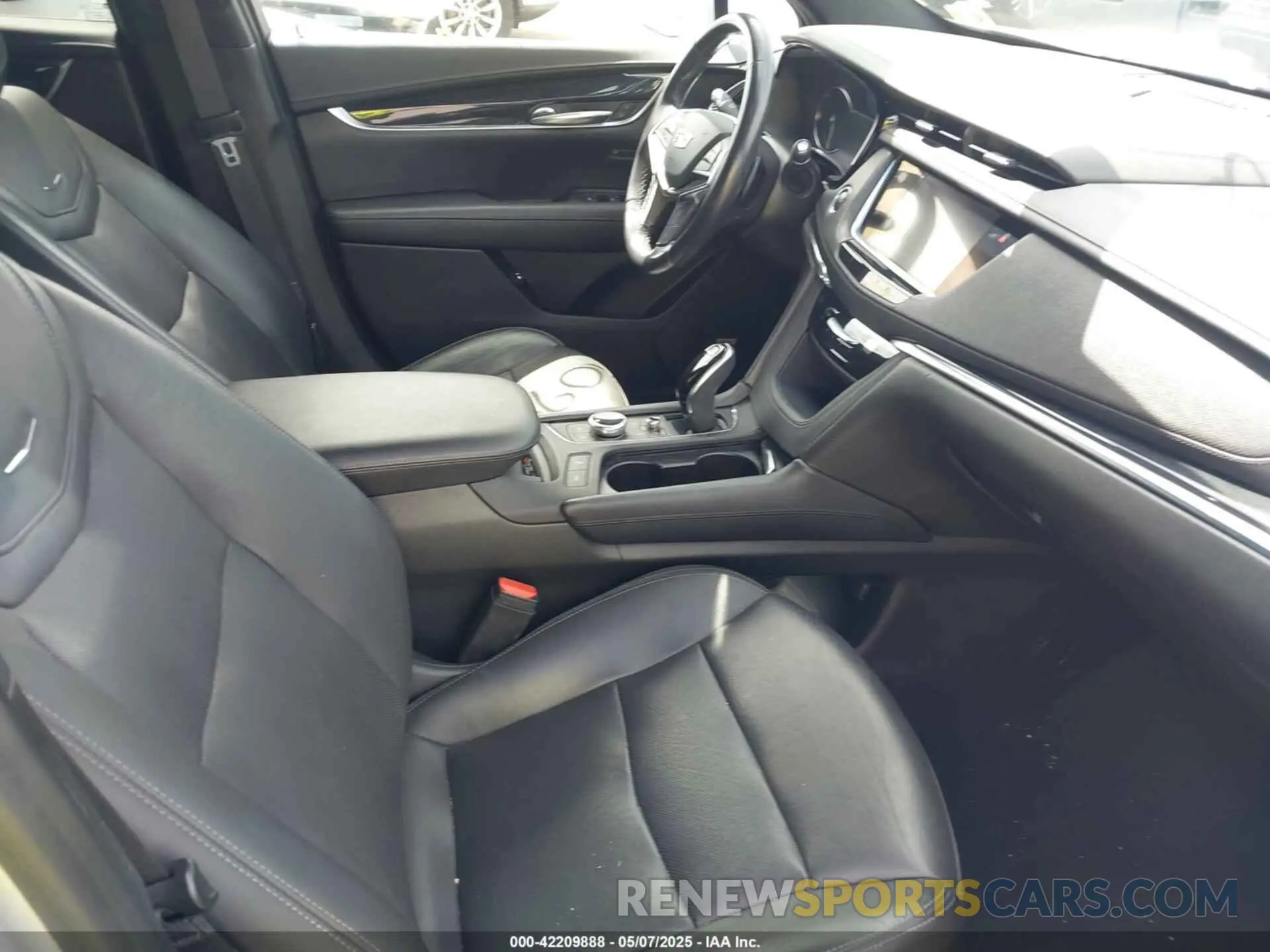 5 Photograph of a damaged car 1GYKNDRS2LZ180789 CADILLAC XT5 2020