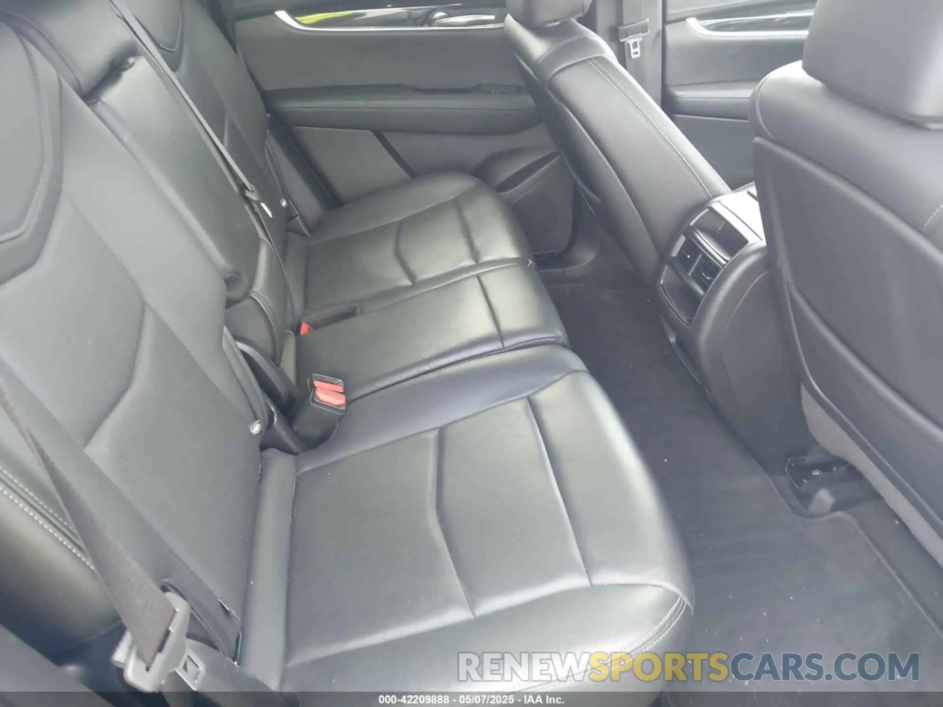 8 Photograph of a damaged car 1GYKNDRS2LZ180789 CADILLAC XT5 2020