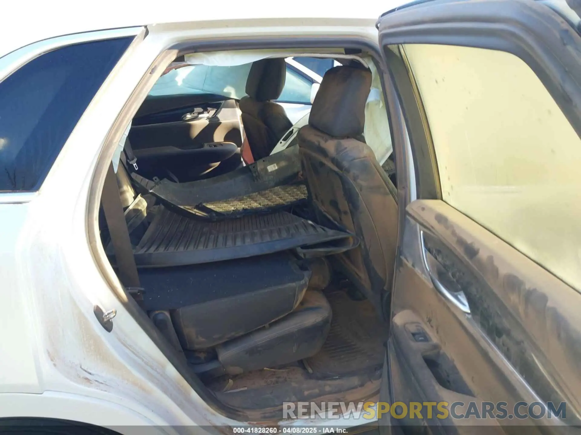 8 Photograph of a damaged car 1GYKNDRS2LZ213595 CADILLAC XT5 2020