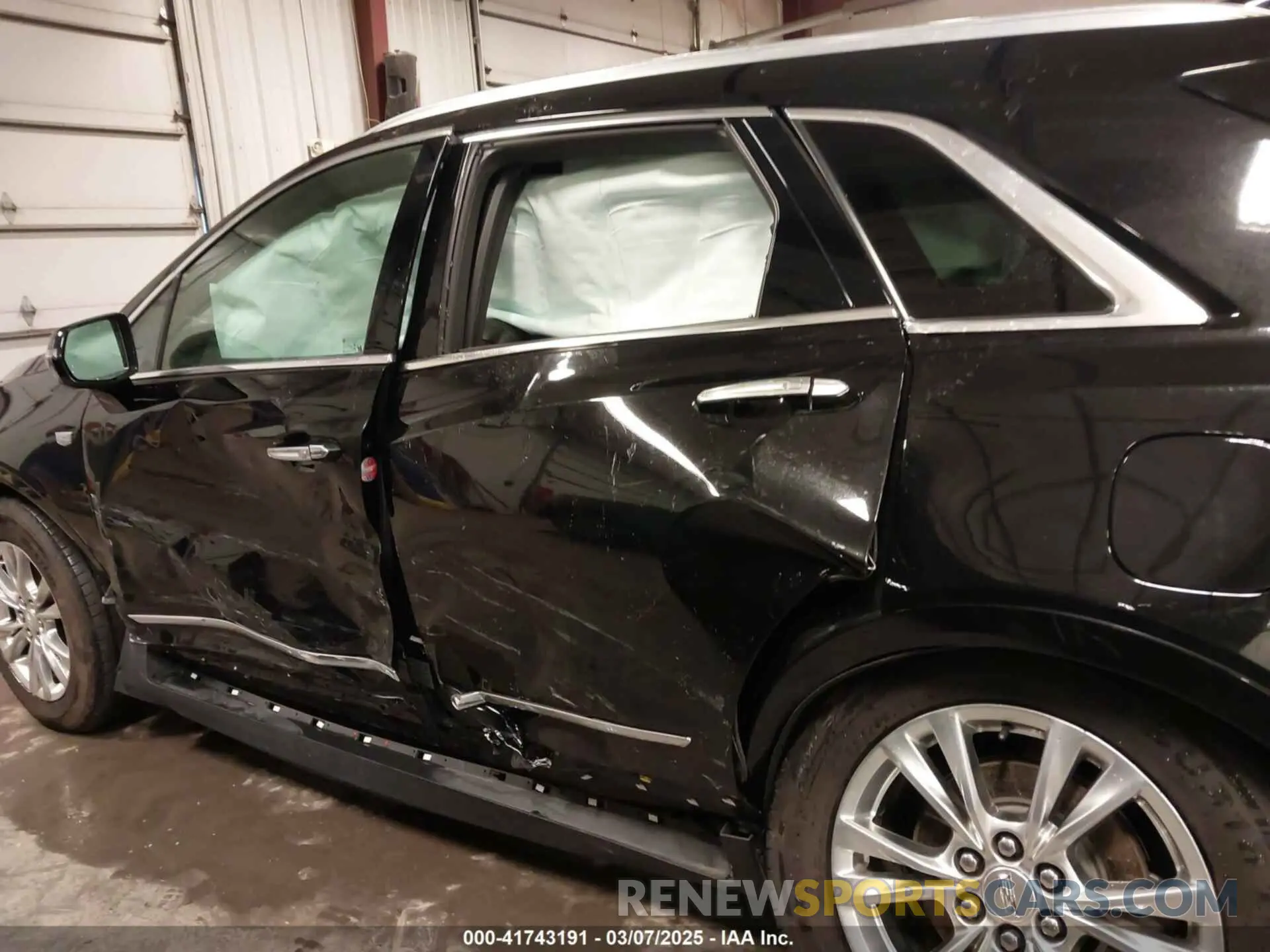15 Photograph of a damaged car 1GYKNDRS9LZ197122 CADILLAC XT5 2020