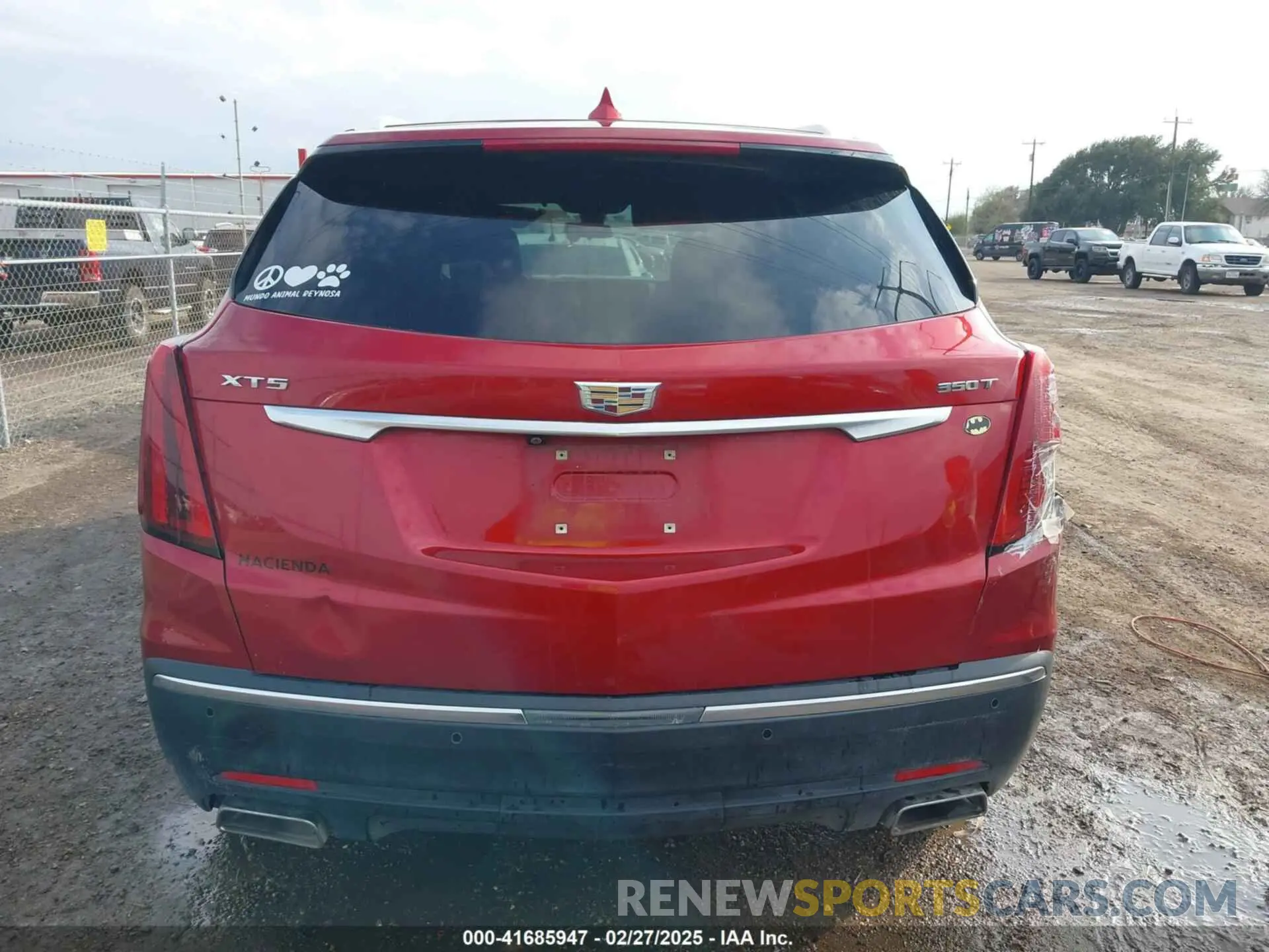 17 Photograph of a damaged car 1GYKNAR45MZ125383 CADILLAC XT5 2021